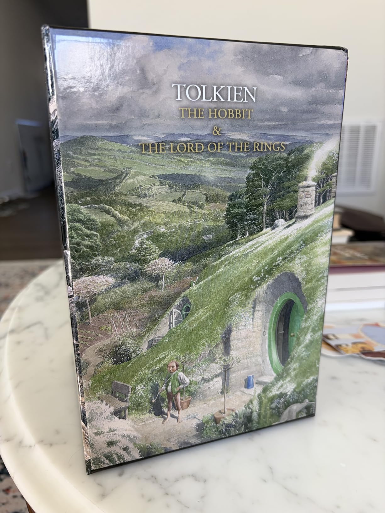 The Hobbit & The Lord of the Rings Illustrated by Alan Lee Box Set: Illustrated by Alan Lee customer photo 2