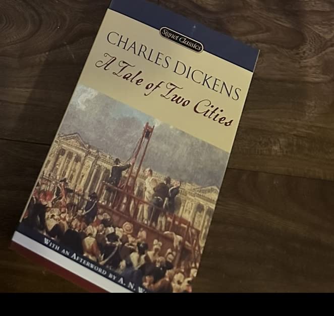 A Tale of Two Cities (Penguin Classics) customer photo 2
