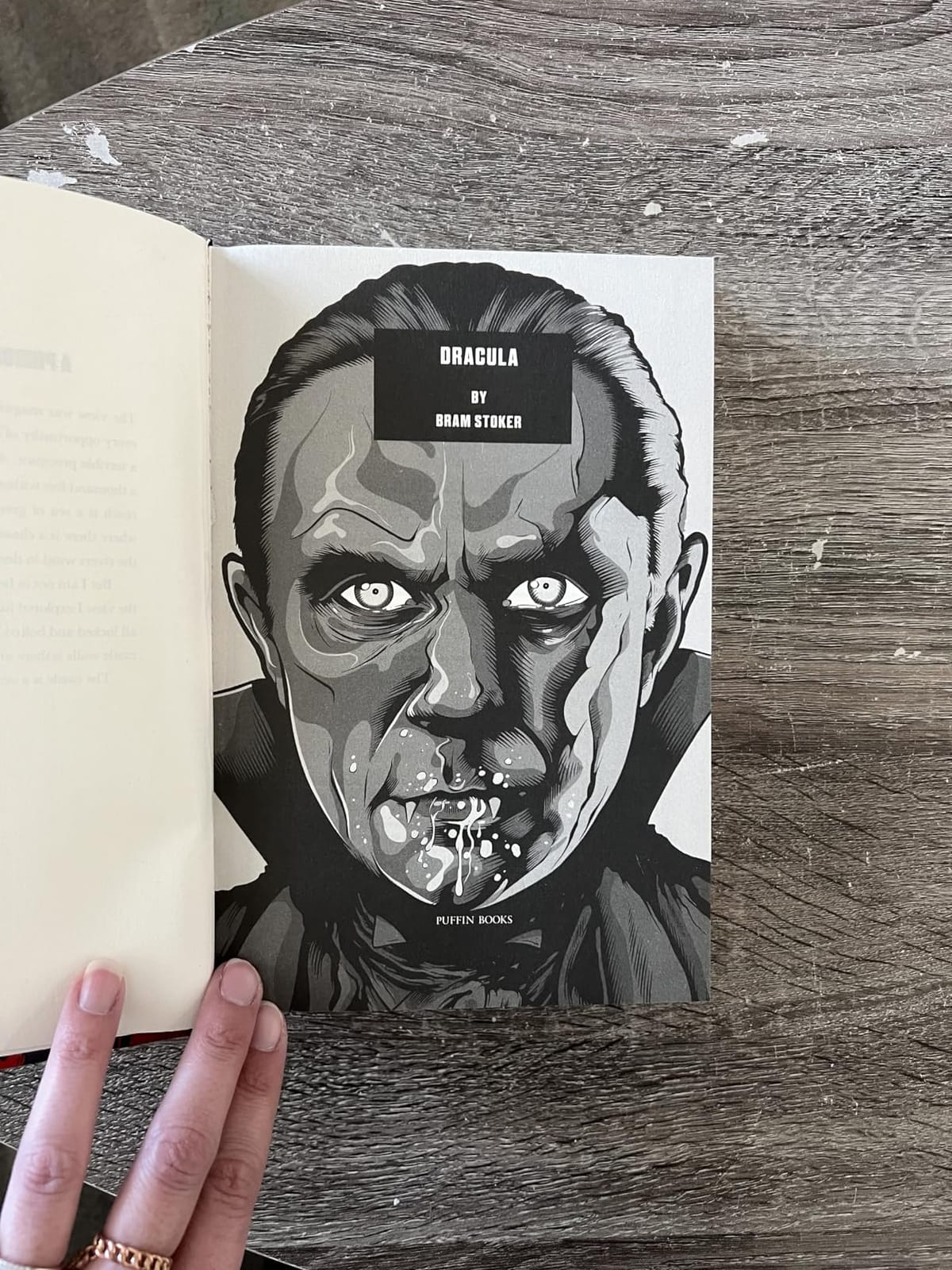 Dracula (Penguin Classics) customer photo 2