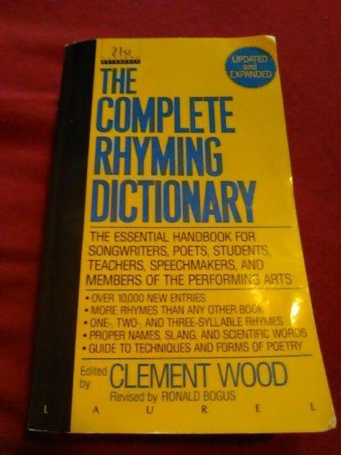 The Complete Rhyming Dictionary: Including The Poet's Craft Book customer photo 1