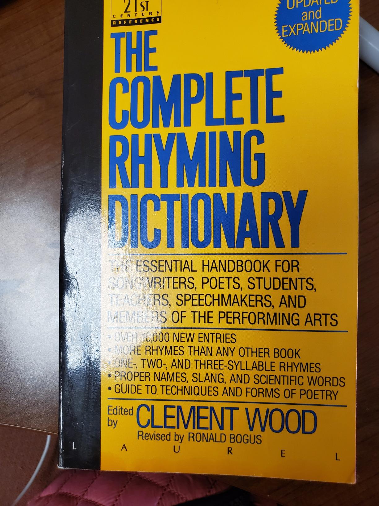 The Complete Rhyming Dictionary: Including The Poet's Craft Book customer photo 2