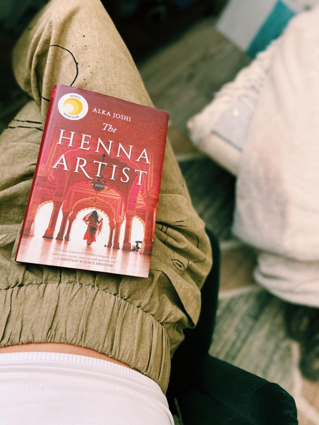 The Henna Artist: A Reese's Book Club Pick – A NYT Bestselling Historical Fiction Story Set in India (The Jaipur Trilogy, 1) customer photo 1