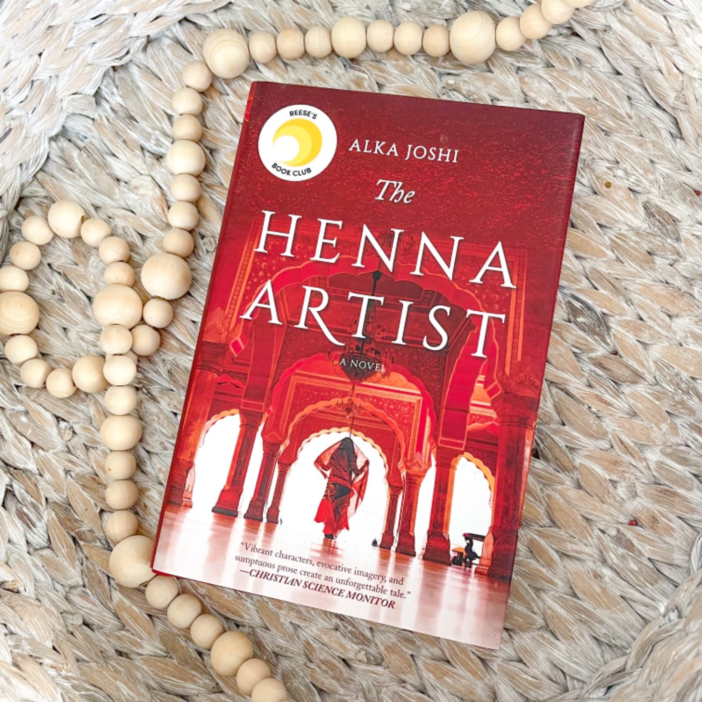 The Henna Artist: A Reese's Book Club Pick – A NYT Bestselling Historical Fiction Story Set in India (The Jaipur Trilogy, 1) customer photo 2