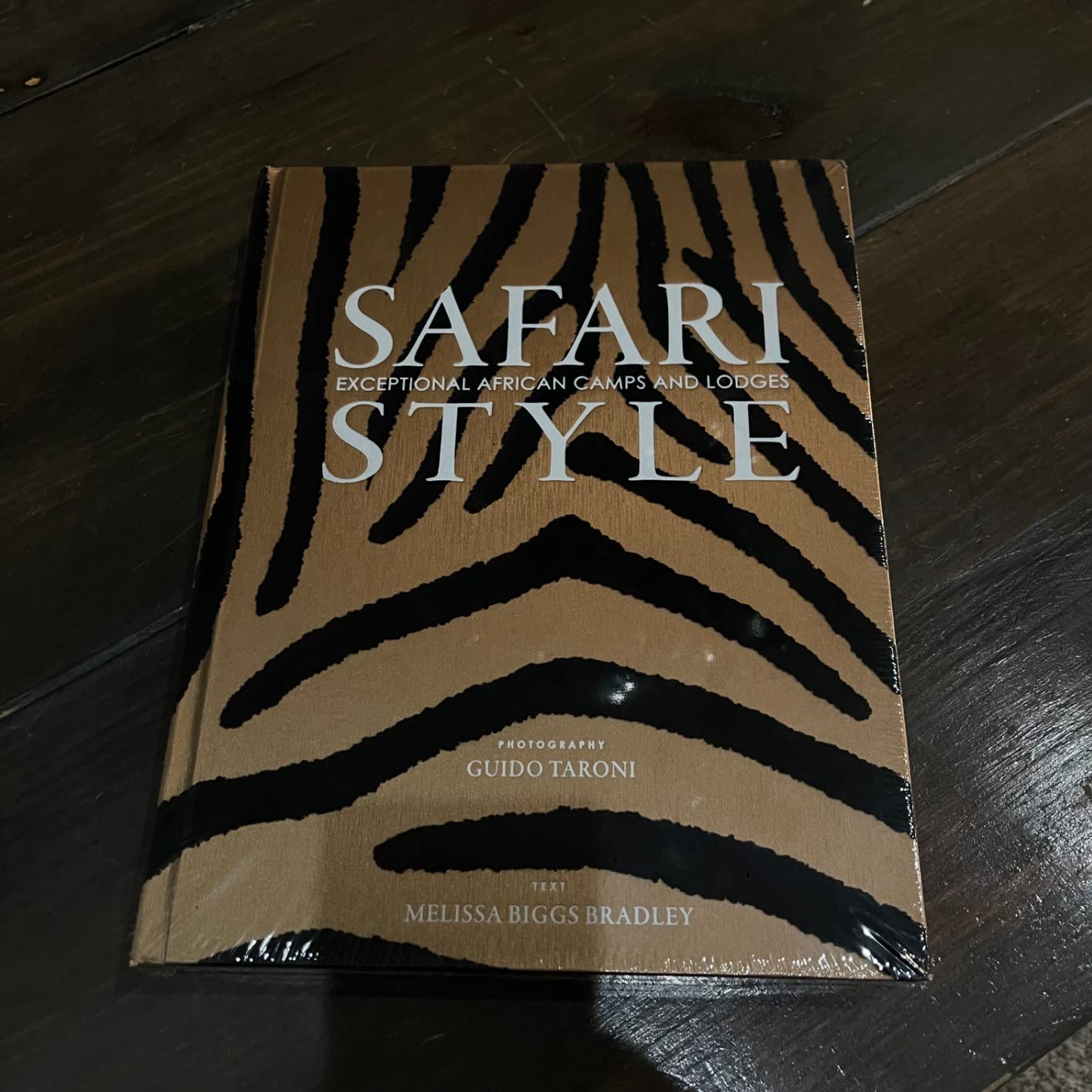 Safari Style: Exceptional African Camps and Lodges―Stunning photographic volume showcasing the interior décor of Africa’s foremost luxury and eco-safari lodges customer photo 2