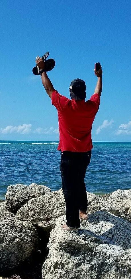The International Living Guide to Retiring Overseas on a Budget: How to Live Well on $25,000 a Year customer photo 1