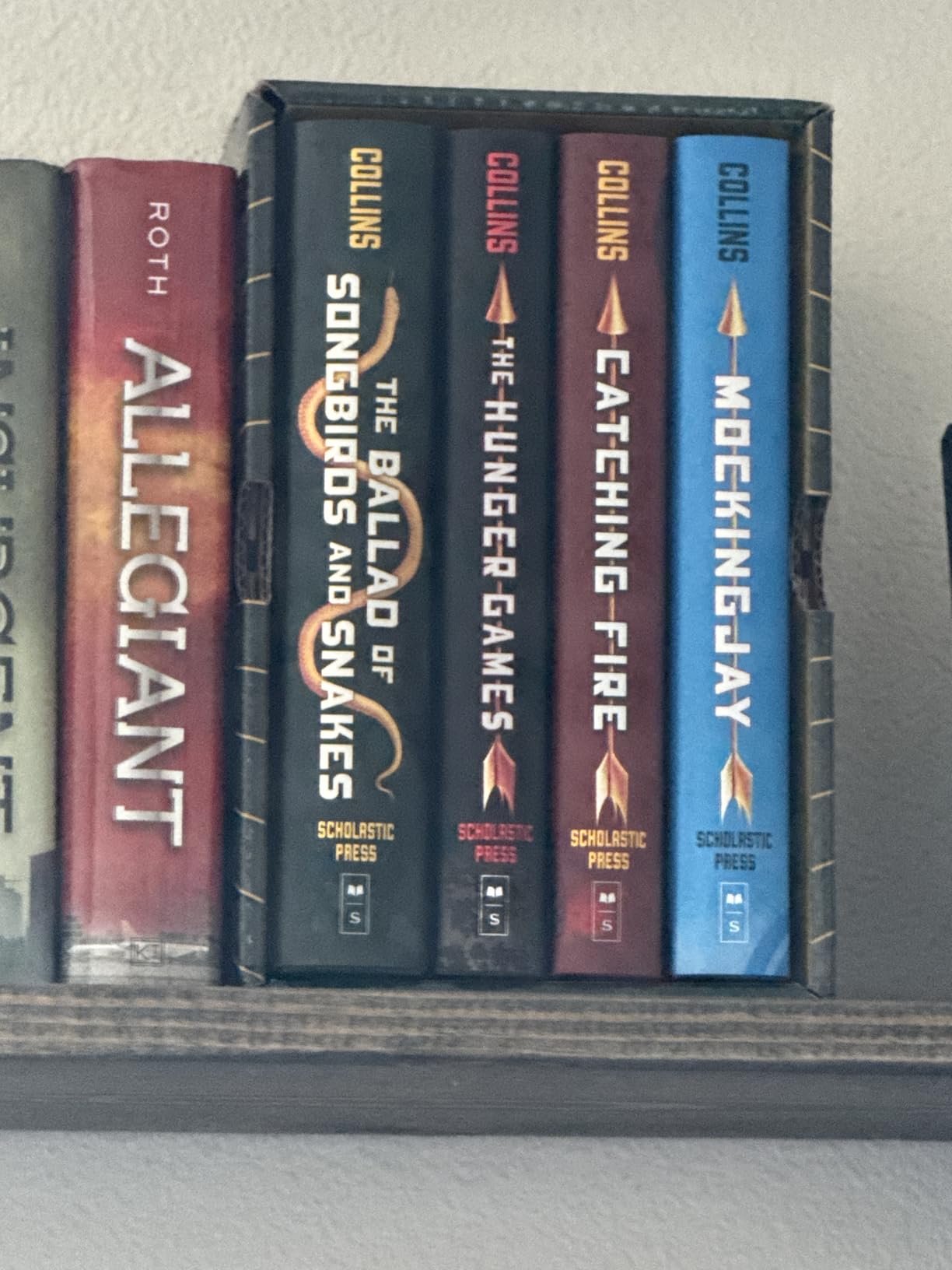 Hunger Games 4-Book Paperback Box Set (the Hunger Games, Catching Fire, Mockingjay, the Ballad of Songbirds and Snakes) customer photo 2