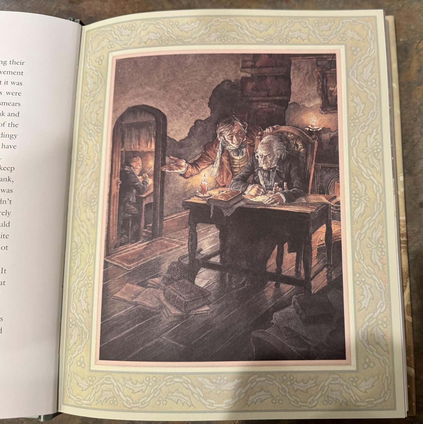 A Christmas Carol (Barnes & Noble Collectible Editions) customer photo 1