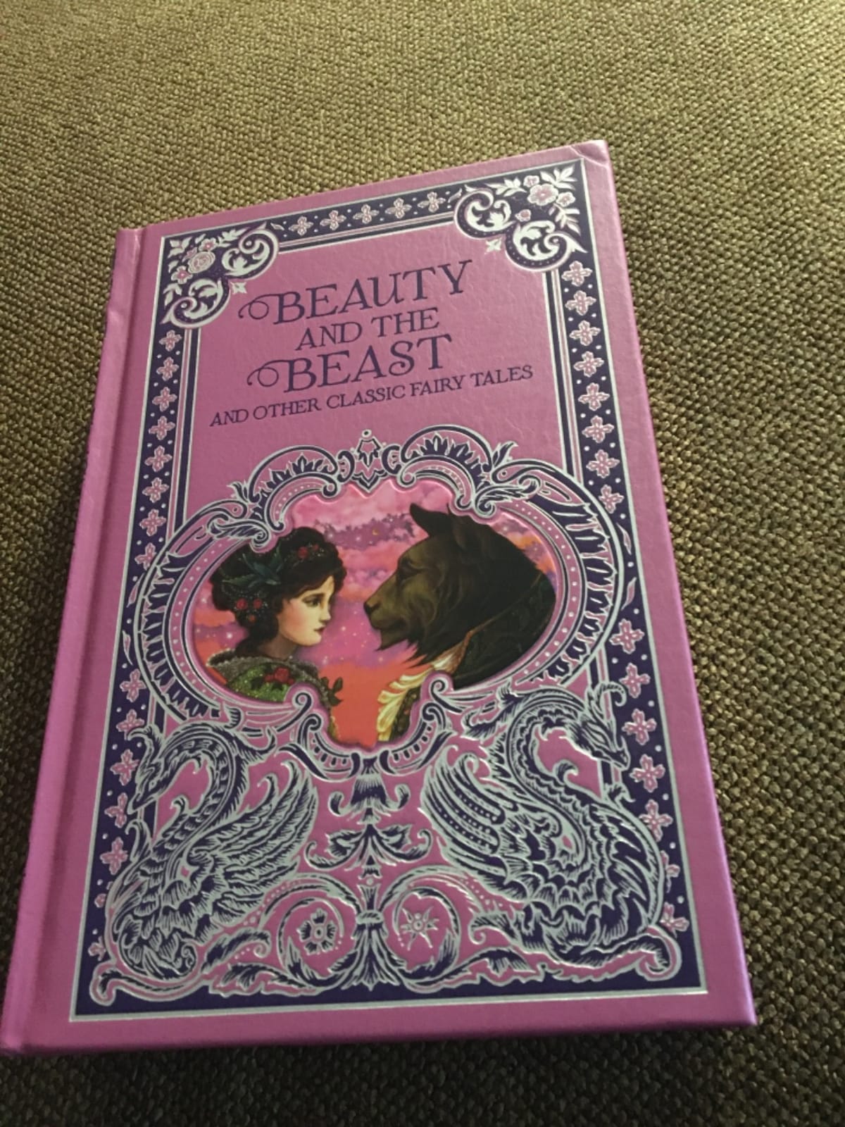 Beauty and the Beast and Other Classic Fairy Tales (Barnes & Noble Omnibus Leatherbound Classics) (Barnes & Noble Leatherbound Classic Collection) customer photo 2