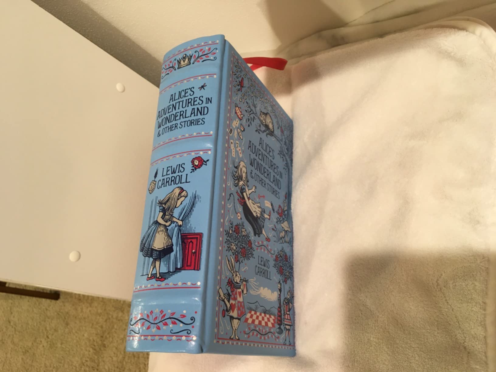 Alice's Adventures in Wonderland and Other Stories (Deluxe Leatherbound Edition) (Leather-bound Classics) customer photo 1