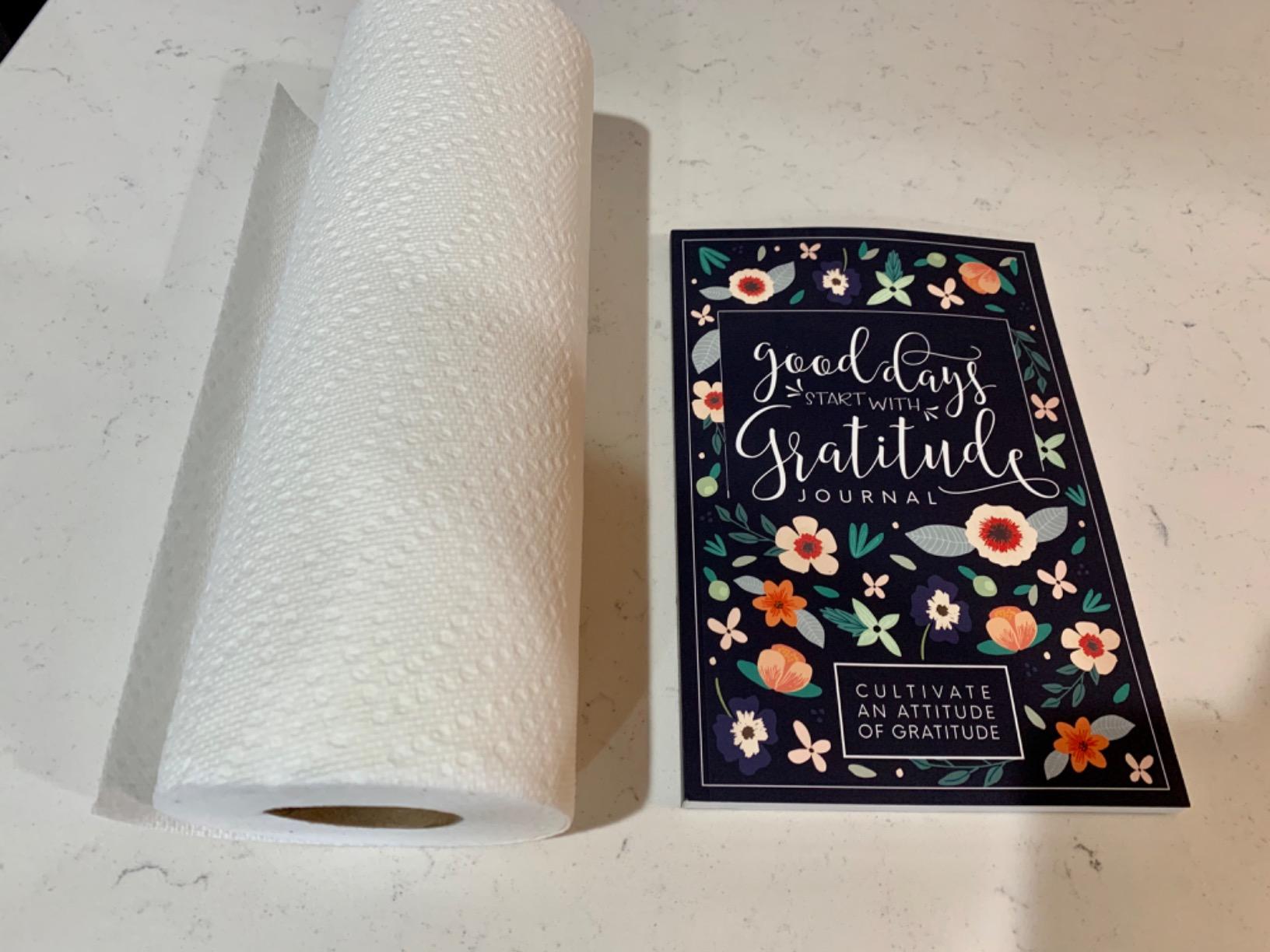 Good Days Start With Gratitude: A 52 Week Guide To Cultivate An Attitude Of Gratitude: Gratitude Journal customer photo 2