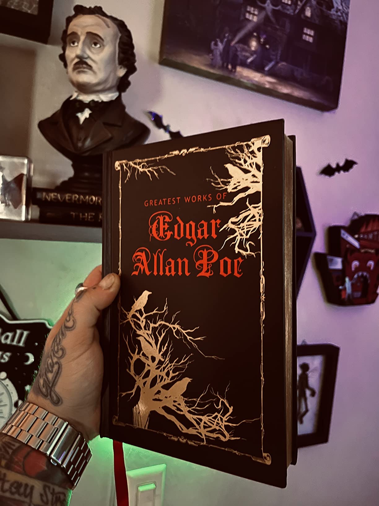 Greatest Works of Edgar Allan Poe (Deluxe Hardbound Edition) customer photo 1
