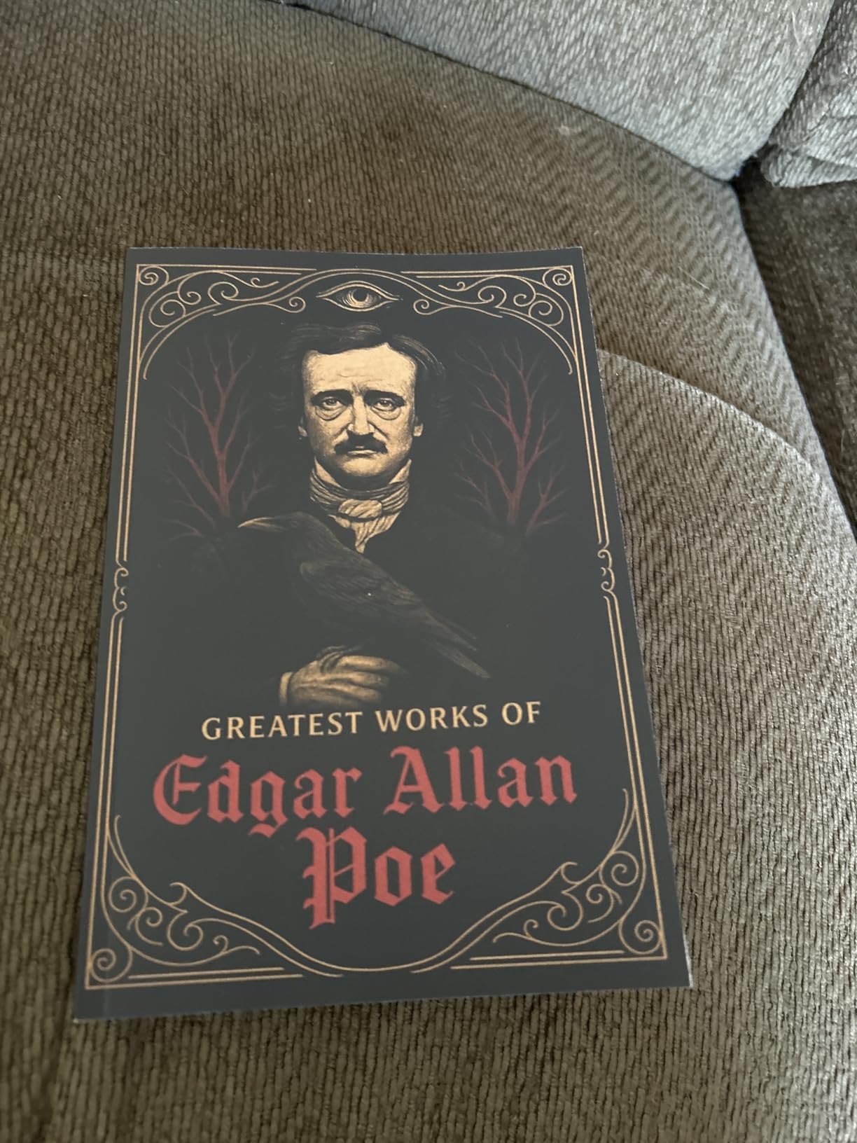 Greatest Works of Edgar Allan Poe (Deluxe Hardbound Edition) customer photo 2