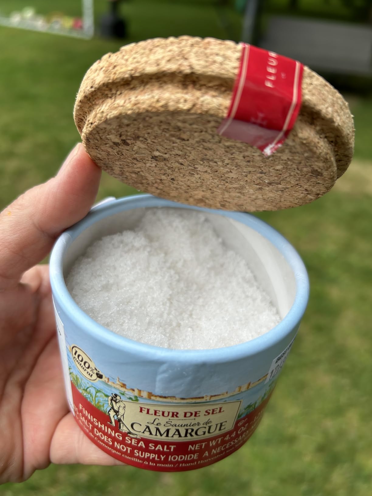 Le Saunier de Camargue Fleur de Sel – French Sea Salt Finishing Salt – Gourmet Hand-Harvested Flaky Salt in Resealable Cork-Topped Container – 125g customer photo 1