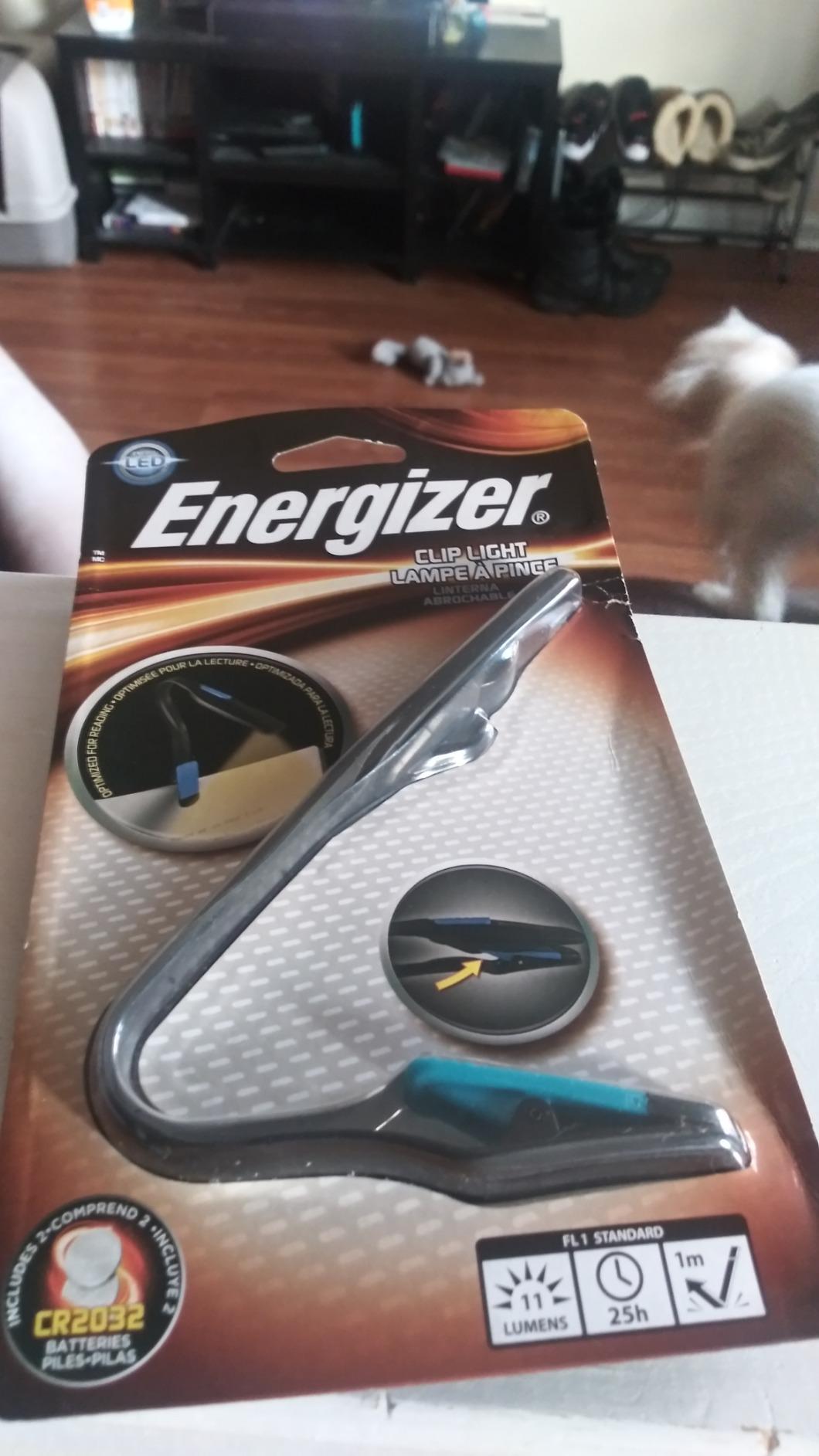 ENERGIZER LED Book Light FLEX, Book Light for Reading in Bed, Clip On Reading Light for Books and Kindles, Batteries Included customer photo 1