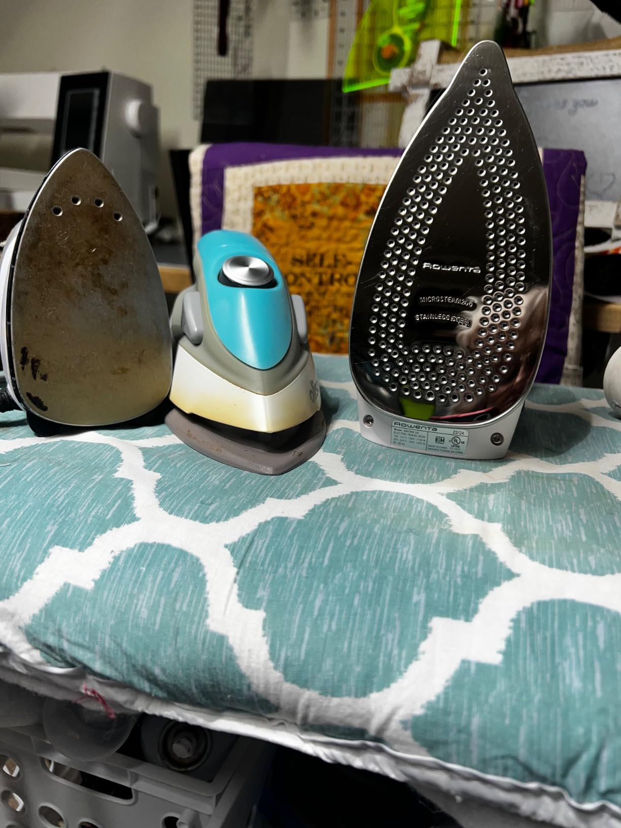 Rowenta Travel Iron, Pro Compact Stainless Steel Soleplate Hand Held Steamer Iron for Clothes, 200 Microsteam Holes, 1000 Watts Ironing, Fabric Steamer, Dual Voltage, Mini Iron, Purple, DA1560 customer photo 1