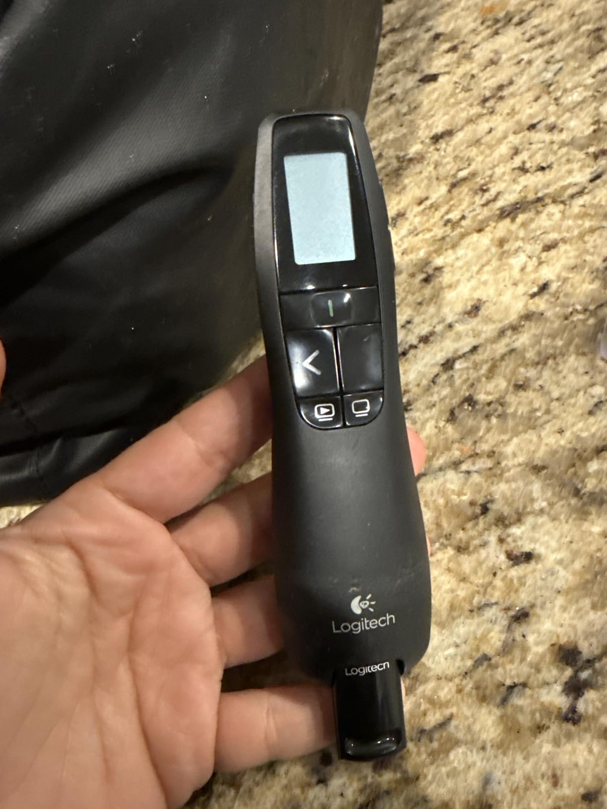 Logitech Wireless Presenter R400 USB A PowerPoint Clicker with Laser customer photo 2