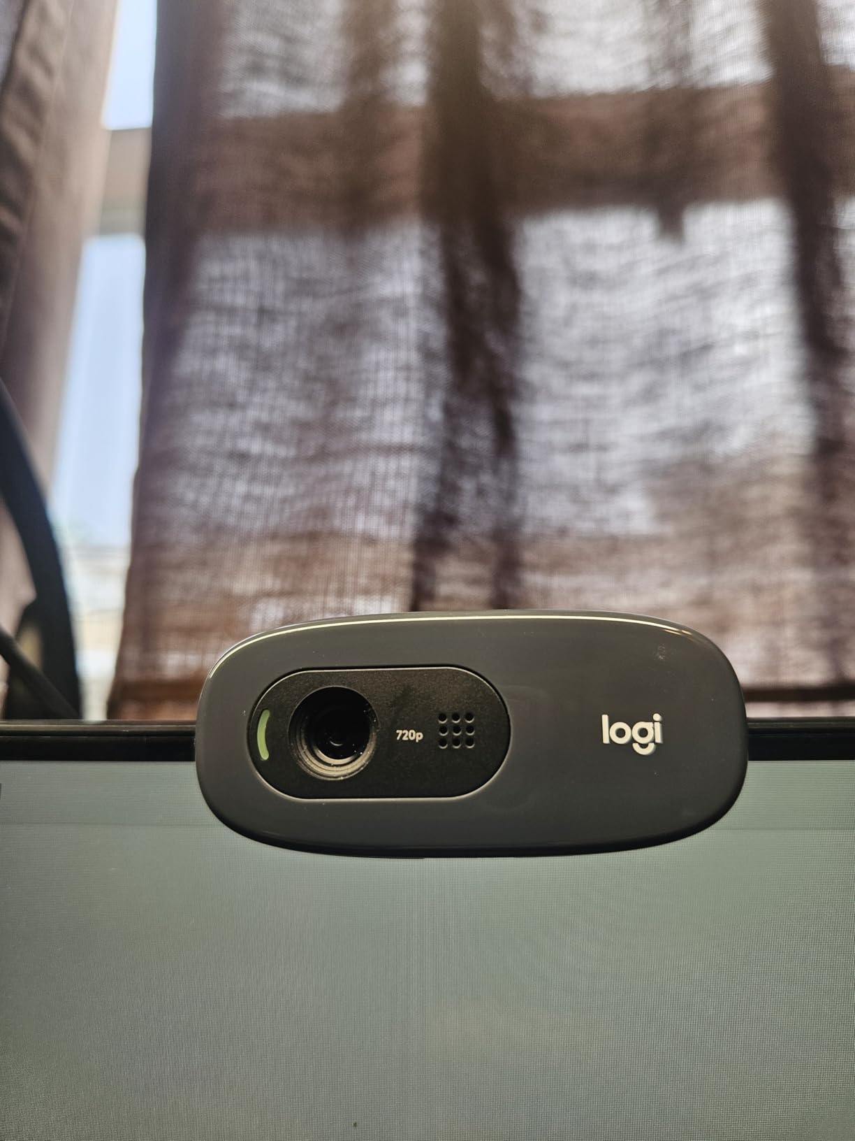 Logitech C270 720p Webcam Plug-and-Play Wide Screen Video Calling - Black | Auto-Light Correct, Noise-Reducing Mic, Zoom, Microsoft, Teams, Skype, Nintendo Switch 2 New GameChat Mode, PC Mac compatible customer photo 1