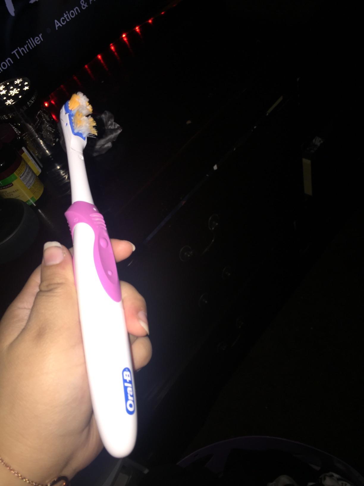 Oral-B 3D White Action Power Toothbrush, 1 Count (Colors May Vary), Multi-colored customer photo 1