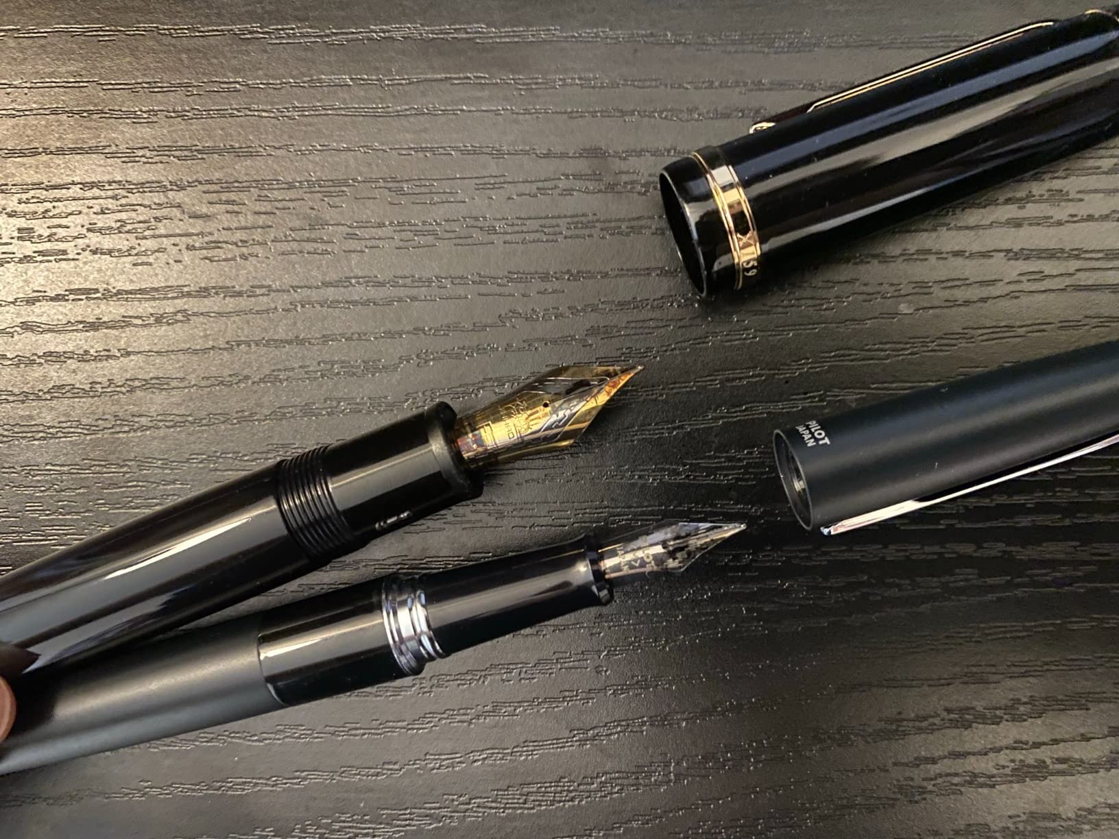 PILOT Metropolitan Collection Fountain Pen, Silver Barrel, Classic Design, Medium Nib, Black Ink (91108) customer photo 1