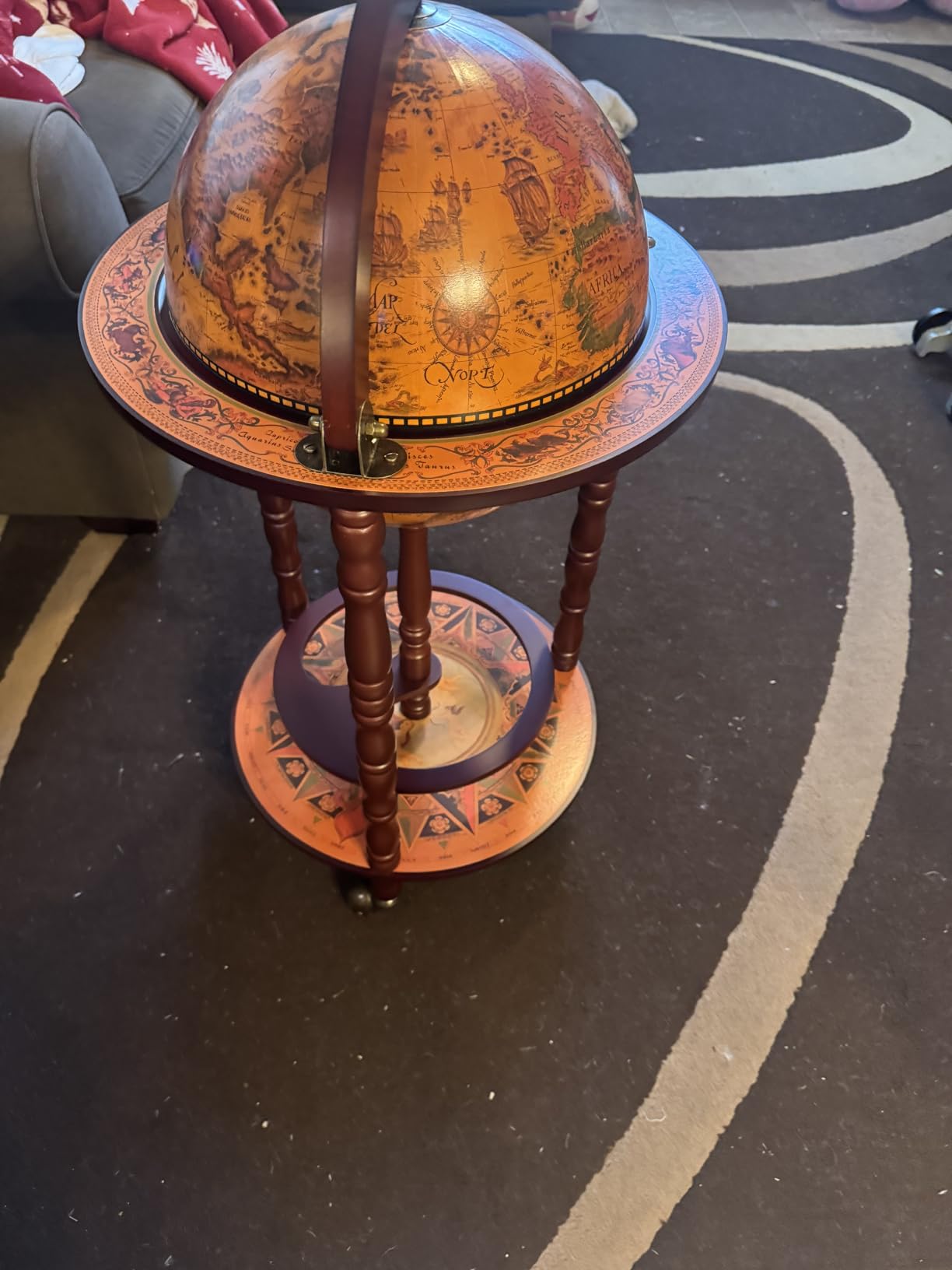 Goplus Globe Bar, 17.5” Liquor Globe Bar Cart with Wheels, Bottom Shelf, Old World Map, 16th Century Italian Replica Retro Wine Alcohol Stand, Globe Bar Cart for Dining Room Living Room Home customer photo 2