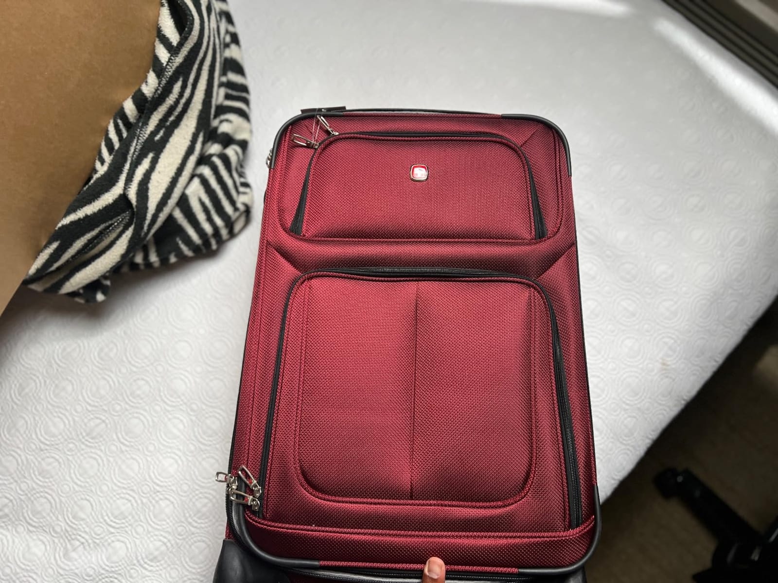 SwissGear Sion Softside Expandable Spinner Luggage Durable Lightweight Travel Suitcase, Black, Checked-Medium customer photo 2