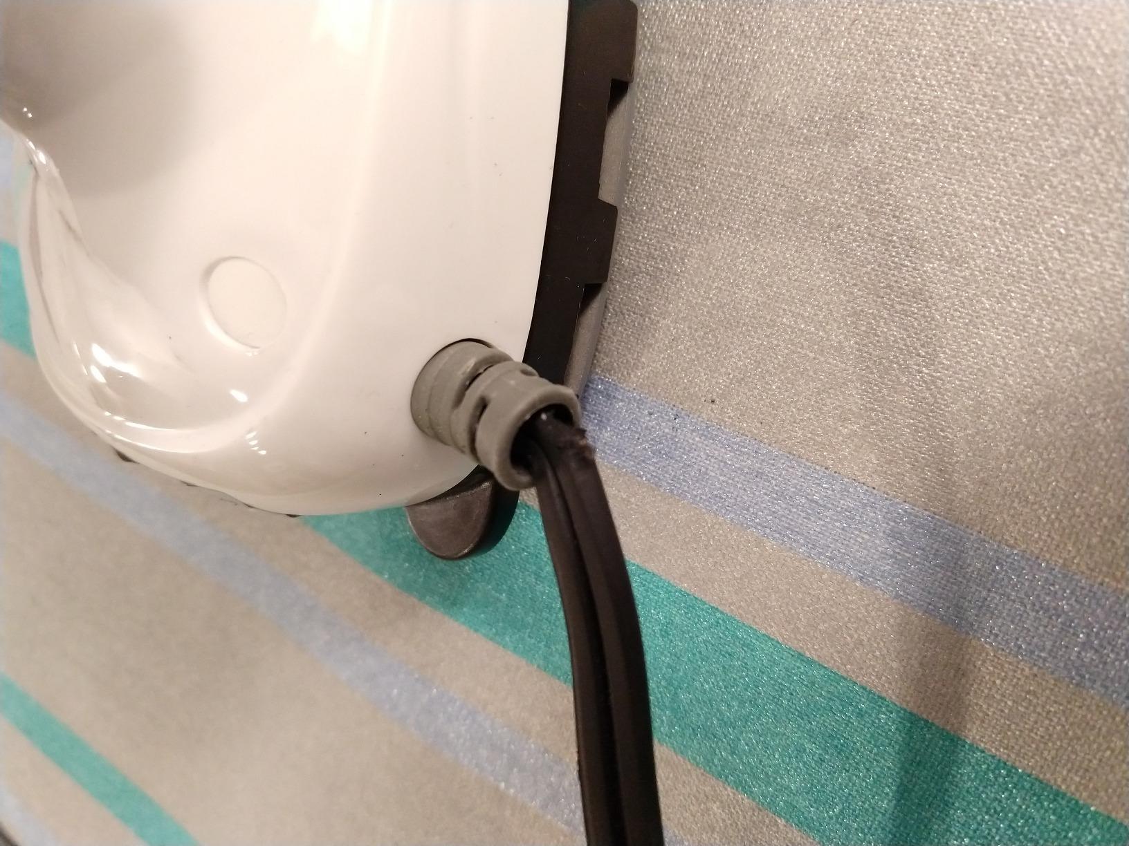 Ivation Mini Travel Iron, 420W, Dual Voltage, Ceramic Soleplate, Steam customer photo 2