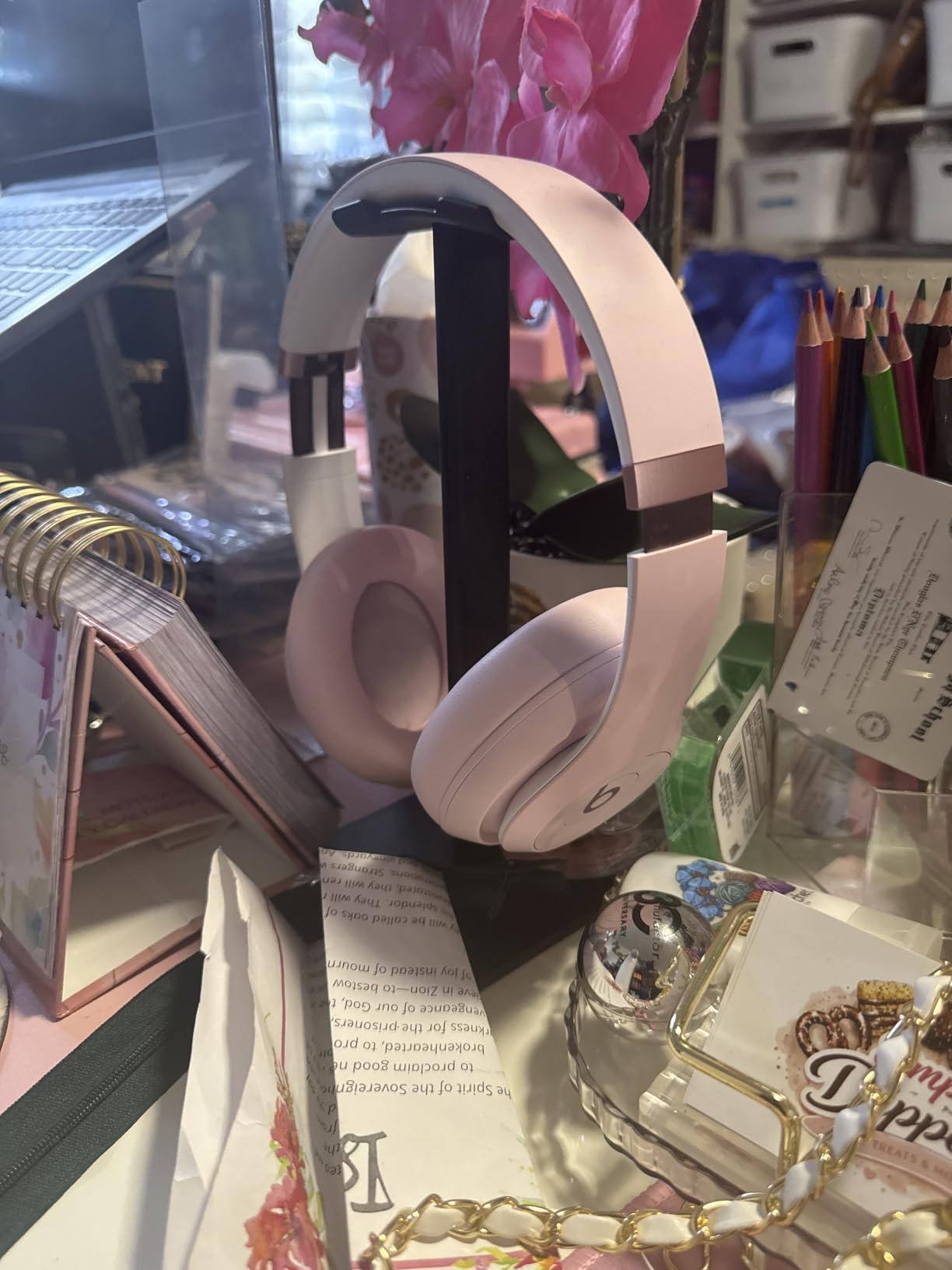 New Bee Headphone Stand Headset Holder Earphone Stand | Aluminum Supporting Bar Flexible Headrest ABS Solid Base for All Headphones Size (Black) customer photo 2