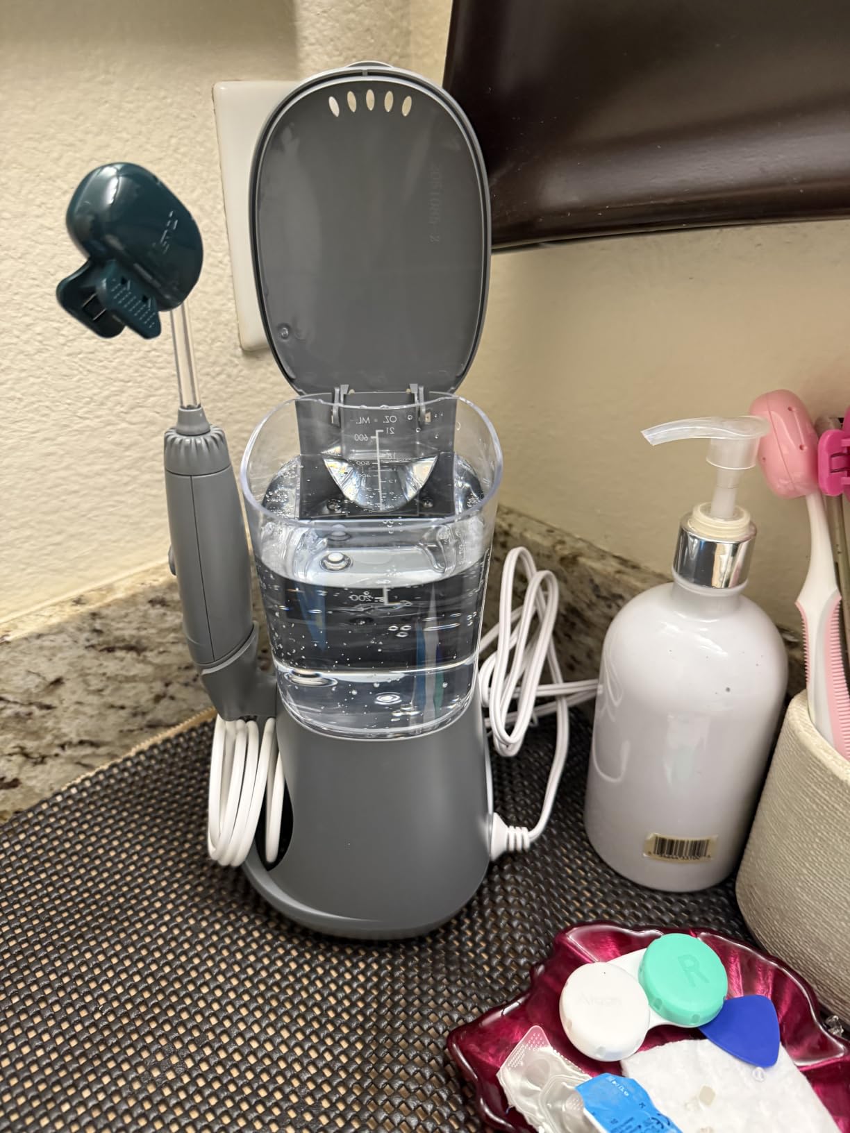 Waterpik Aquarius Countertop Water Flosser with 10 Settings, 7 Tips, Black customer photo 1