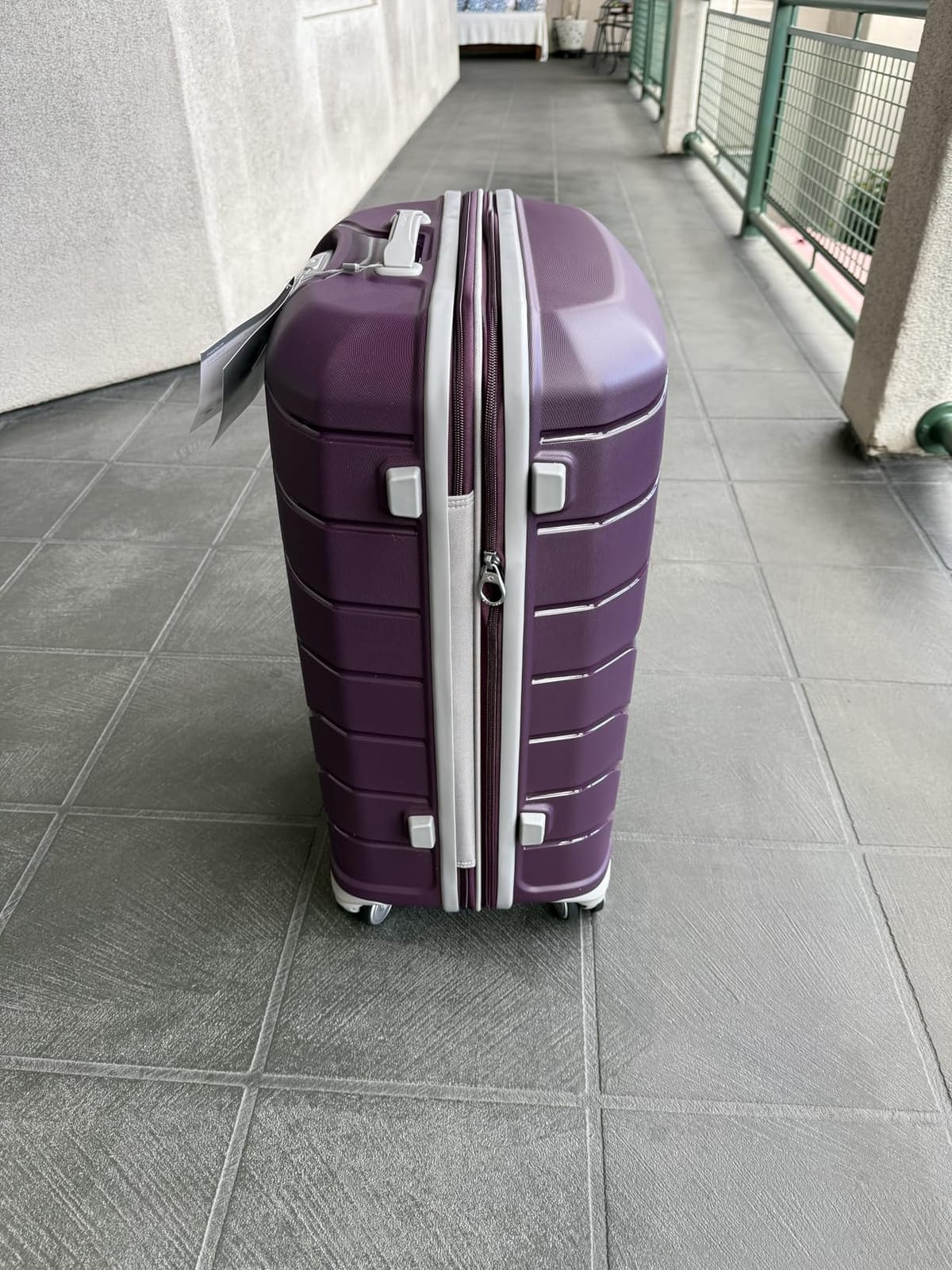 Samsonite Freeform Hardside Carry-On Luggage with Spinner Wheels - Hardshell Suitcase - TSA, Airline-Approved - Expandable Hard Shell, Smooth Rolling Wheels for Lightweight Travel – Black customer photo 2