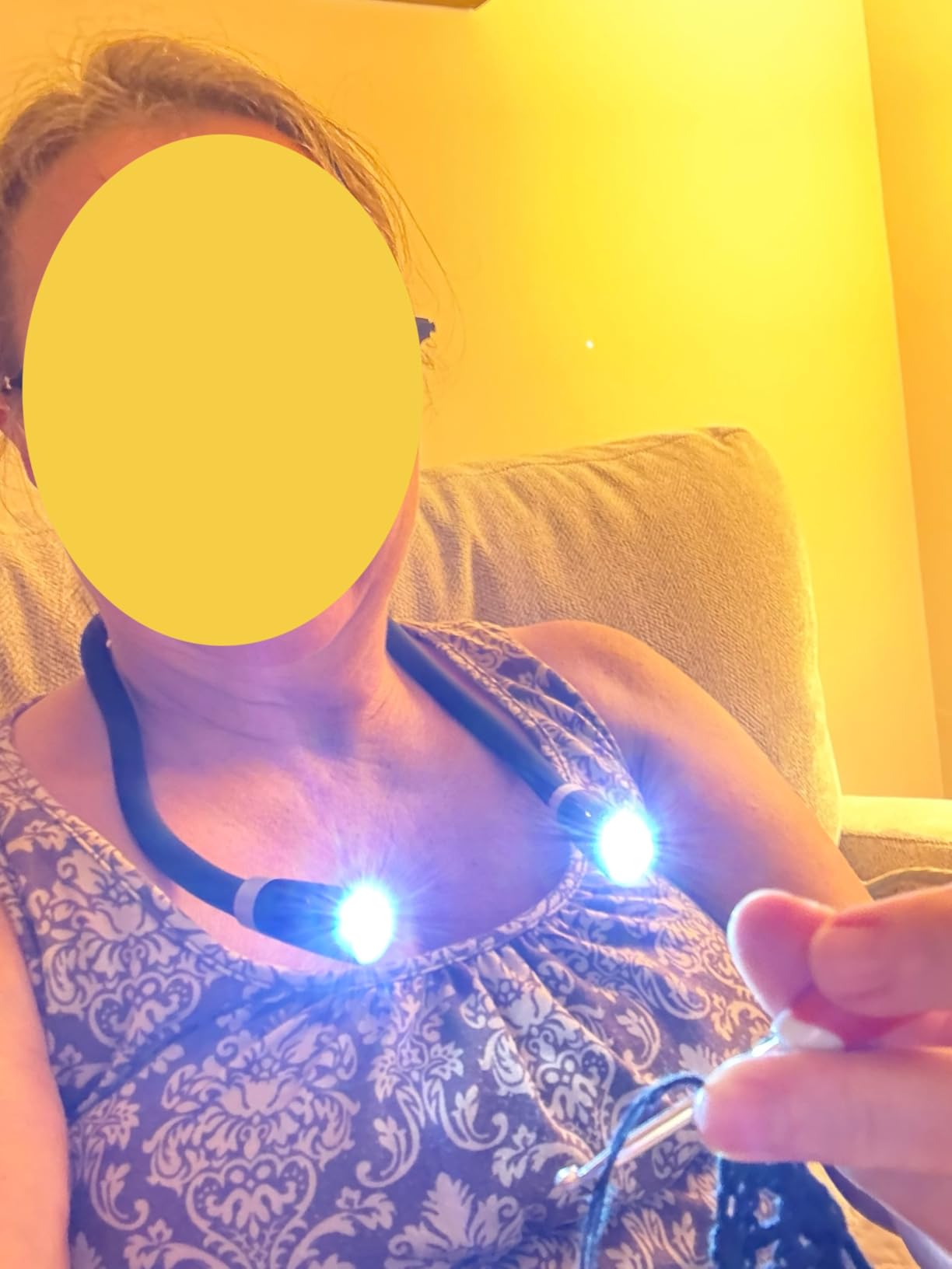 Vekkia Rechargeable LED Neck Book Light for Reading in Bed customer photo 1