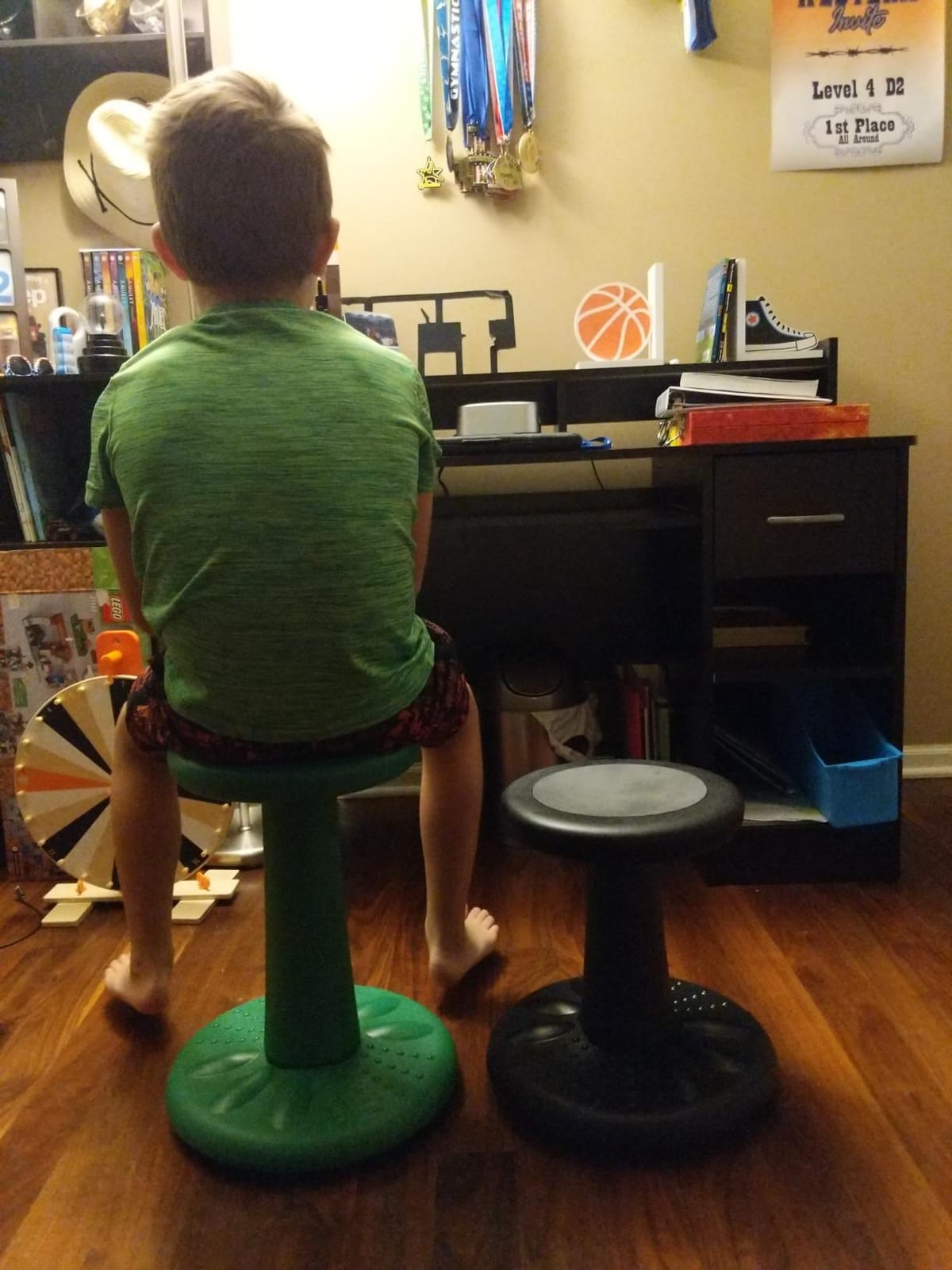 Studico ActiveChairs - Kids Wobble Stool - Flexible Classroom Seating for Focus & Posture, Green customer photo 2
