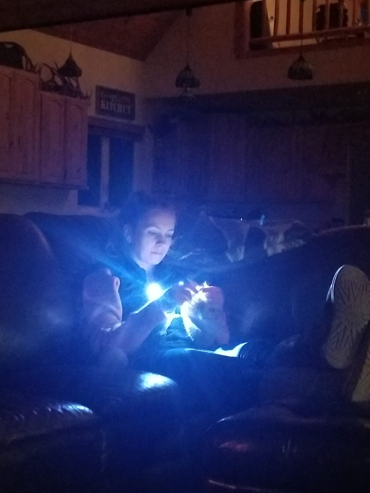 Rechargeable 4 LED Book Light Bright Neck Hug Light, Reading Lights for Reading in Bed, 3 Brightness Levels, Flexible Soft Rubber Arms, Perfect for Bookworms,Knitting,Comping,Crafts customer photo 1