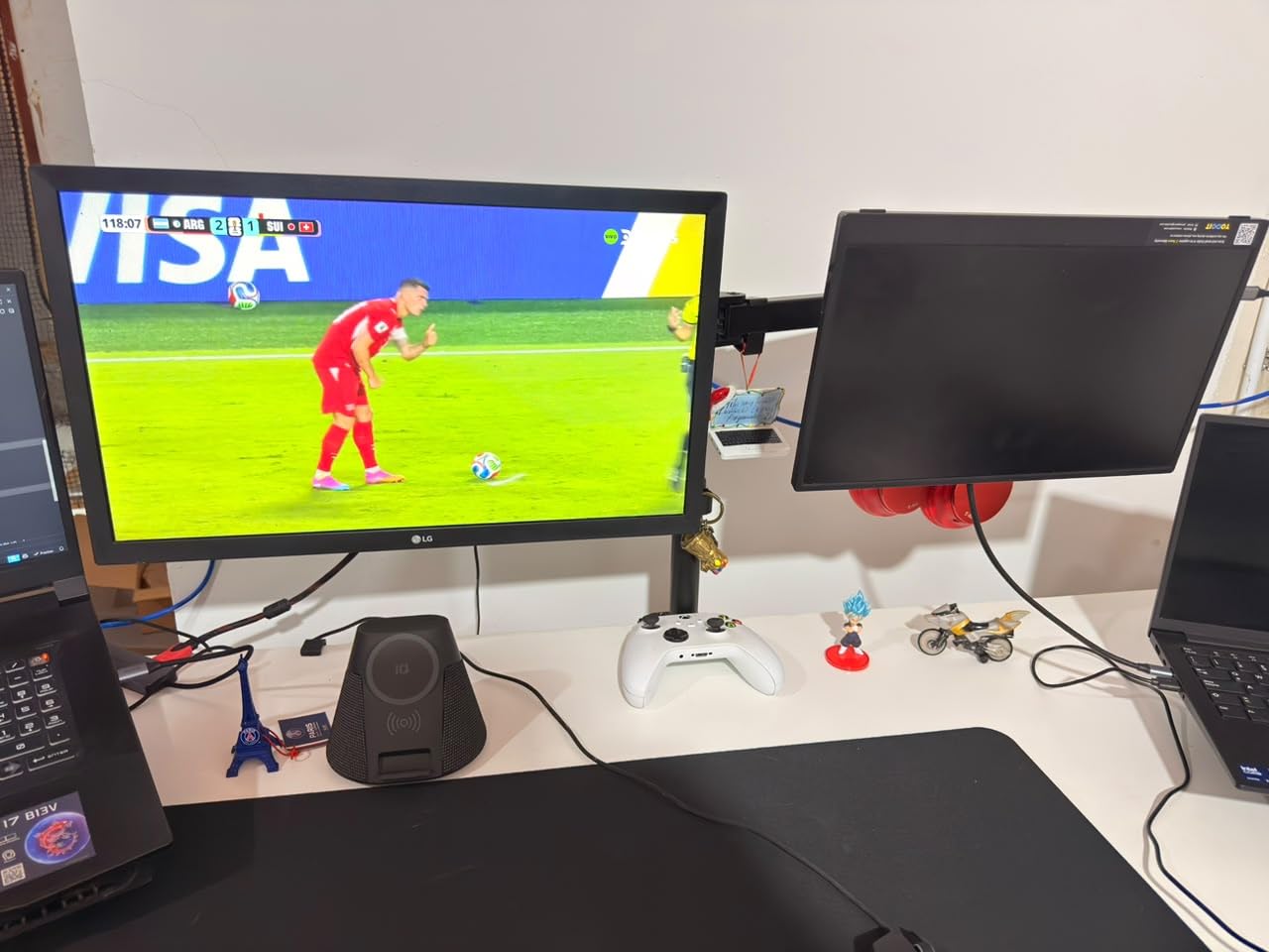 HUANUO Dual Monitor Mount for 2 Monitors up to 32 inches, Heavy Duty Dual Monitor Stand Holds up to17.6lbs, Dual Monitor Arm with Height Adjustable Tilt Swive Rotate, VESA Hole 75mm or 100mm customer photo 1