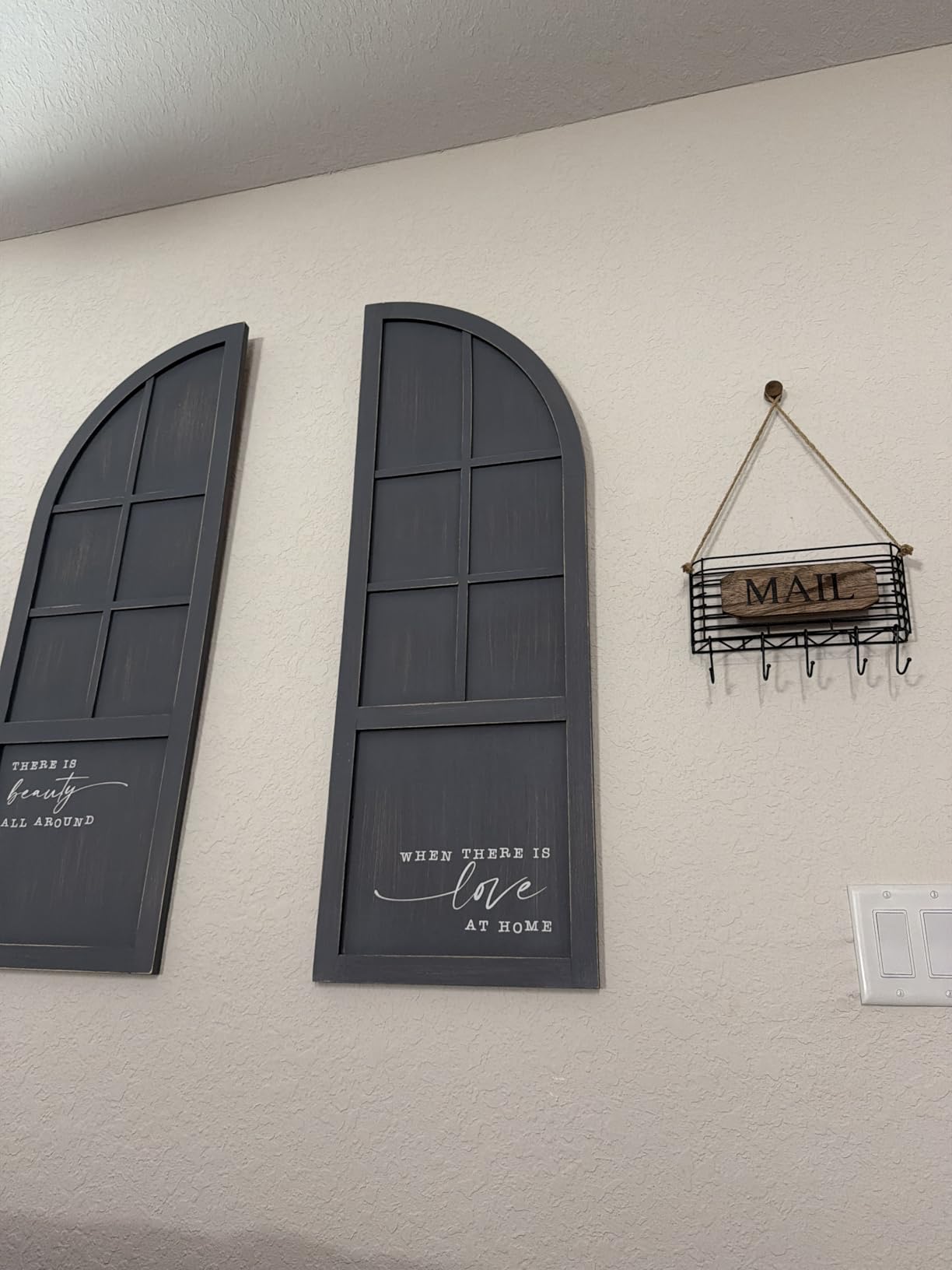 SRIWATANA Mail Organizer Wall Mount, 5 Key Hooks, Small, Carbonized Black customer photo 1