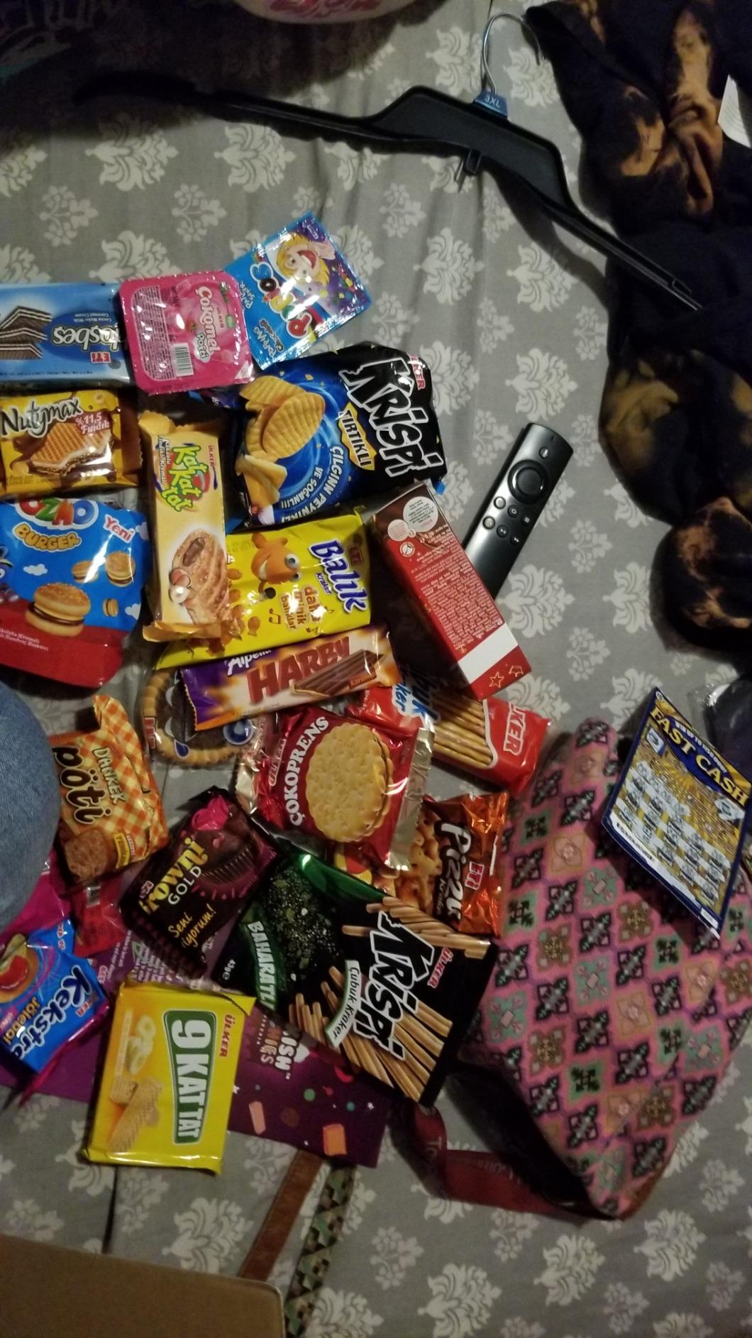 International Snack Box, Unique Experience with Universal Exotic Candies and Treats from around the World, Gift-Ready Foreign Foods in Packages Inspired by European, Japanese and Korean Cultures customer photo 2