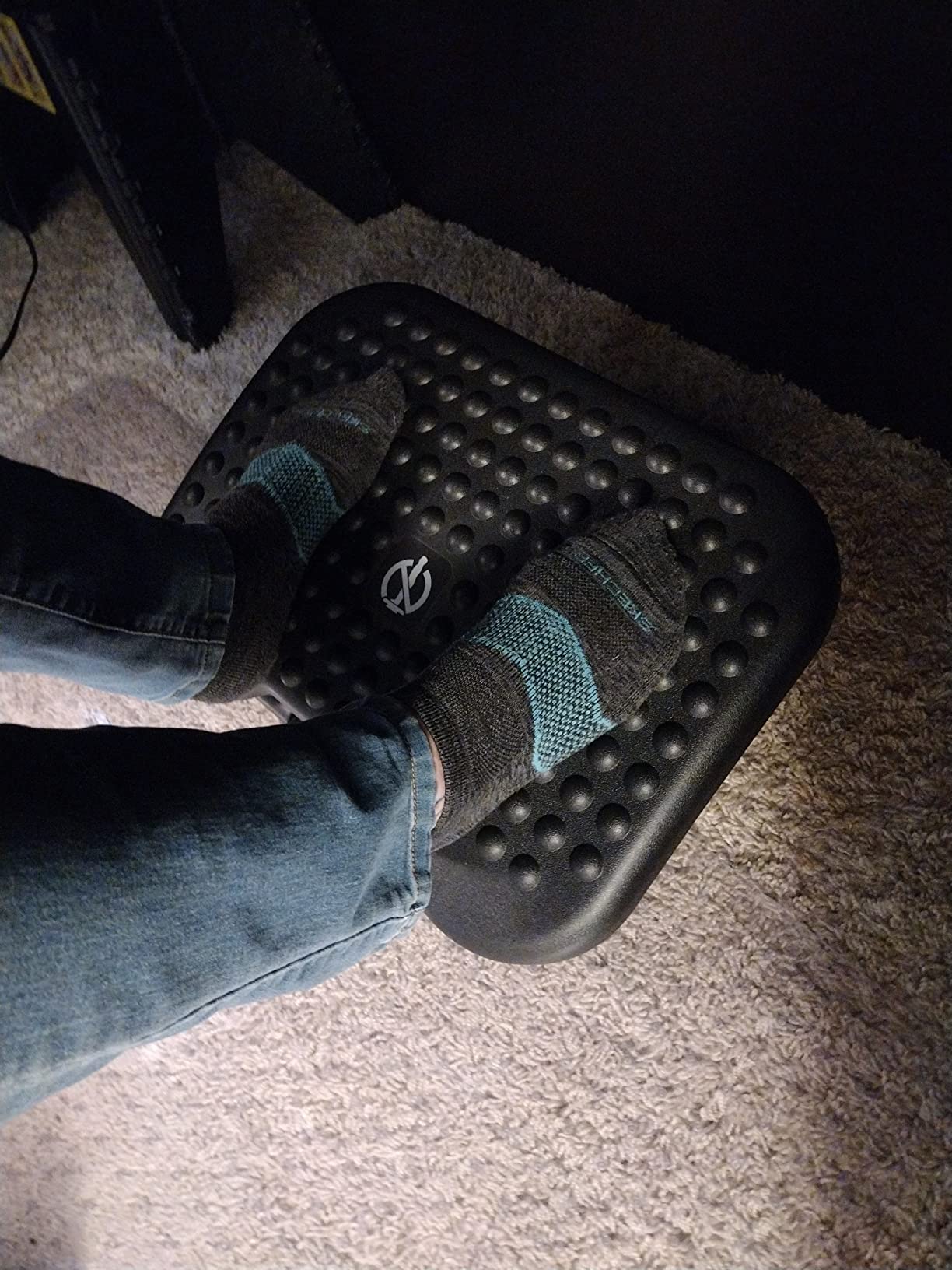 HUANUO Adjustable Foot Rest for Under Desk with Massage Surface and Tilt customer photo 1
