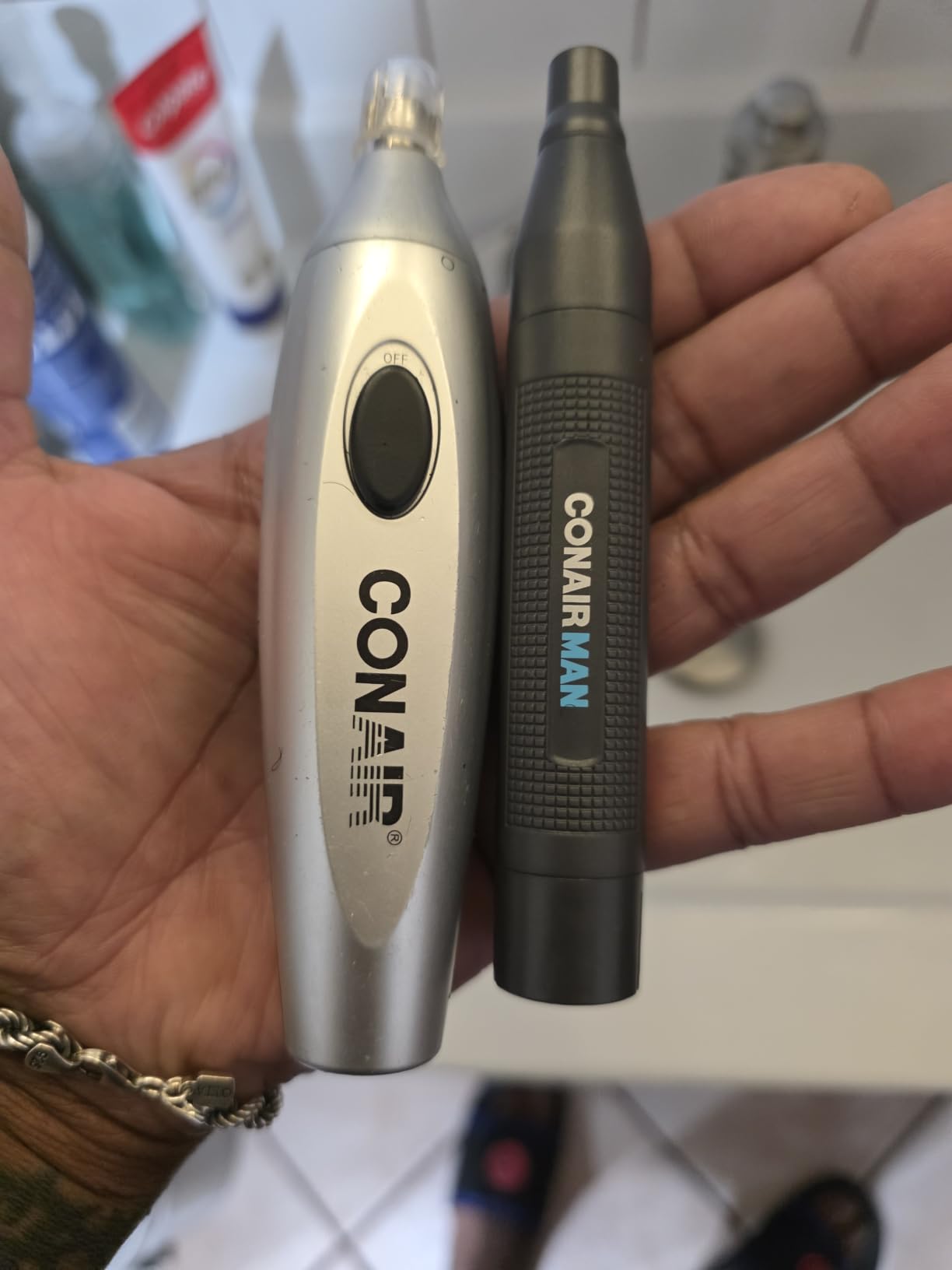 ConairMAN Ear and Nose Hair Trimmer for Men, Cordless, 360° Bevel Blade customer photo 1