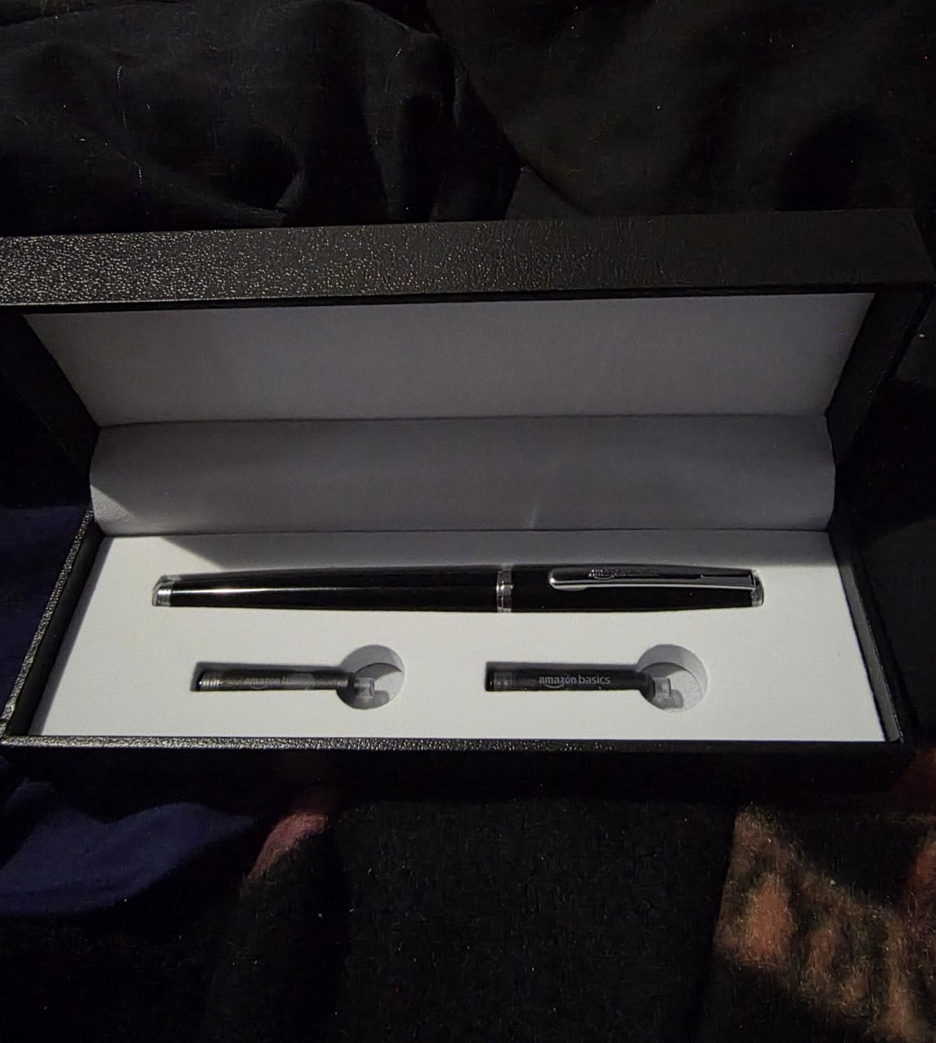 Amazon Basics Refillable Fountain Pen with Smooth Writing, Fine Point Nib, Black Ink customer photo 2