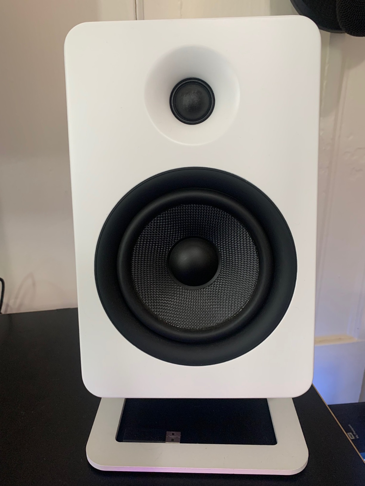 Kanto YU6WALNUT Powered Bookshelf Speakers with Bluetooth and Phono Preamp | Pair | Walnut customer photo 2