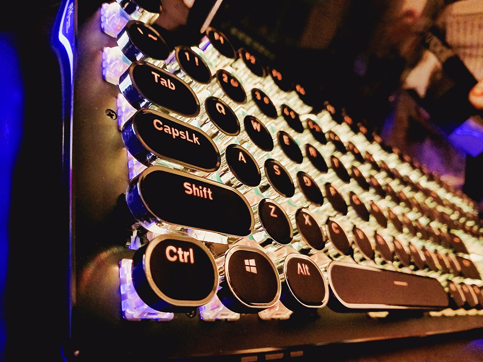 RK ROYAL KLUDGE S108 Typewriter Keyboard, Retro Mechanical Gaming Keyboard Wired 108 Keys with RGB Backlit Sidelight, Detachable Wrist Rest, Round Keycaps Blue Switches - Black customer photo 2
