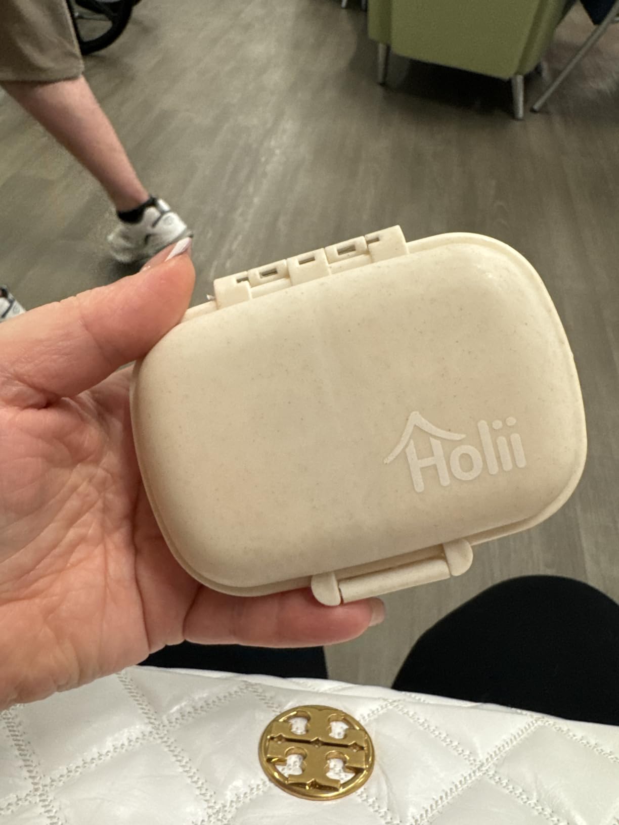 Holii Travel Pill Organizer, 8 Compartments Portable Pill Case, Daily Pill Box to Hold Vitamins, Small Pill Container for Pocket Purse Medicine Organizer(Khaki) customer photo 2