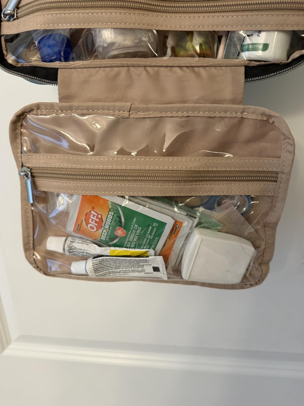 BAGSMART Large Toiletry Bag Travel Bag with Hanging Hook, Water-resistant Makeup Cosmetic Bag Travel Organizer for Accessories, Shampoo, Full Sized Container, Toiletries customer photo 1