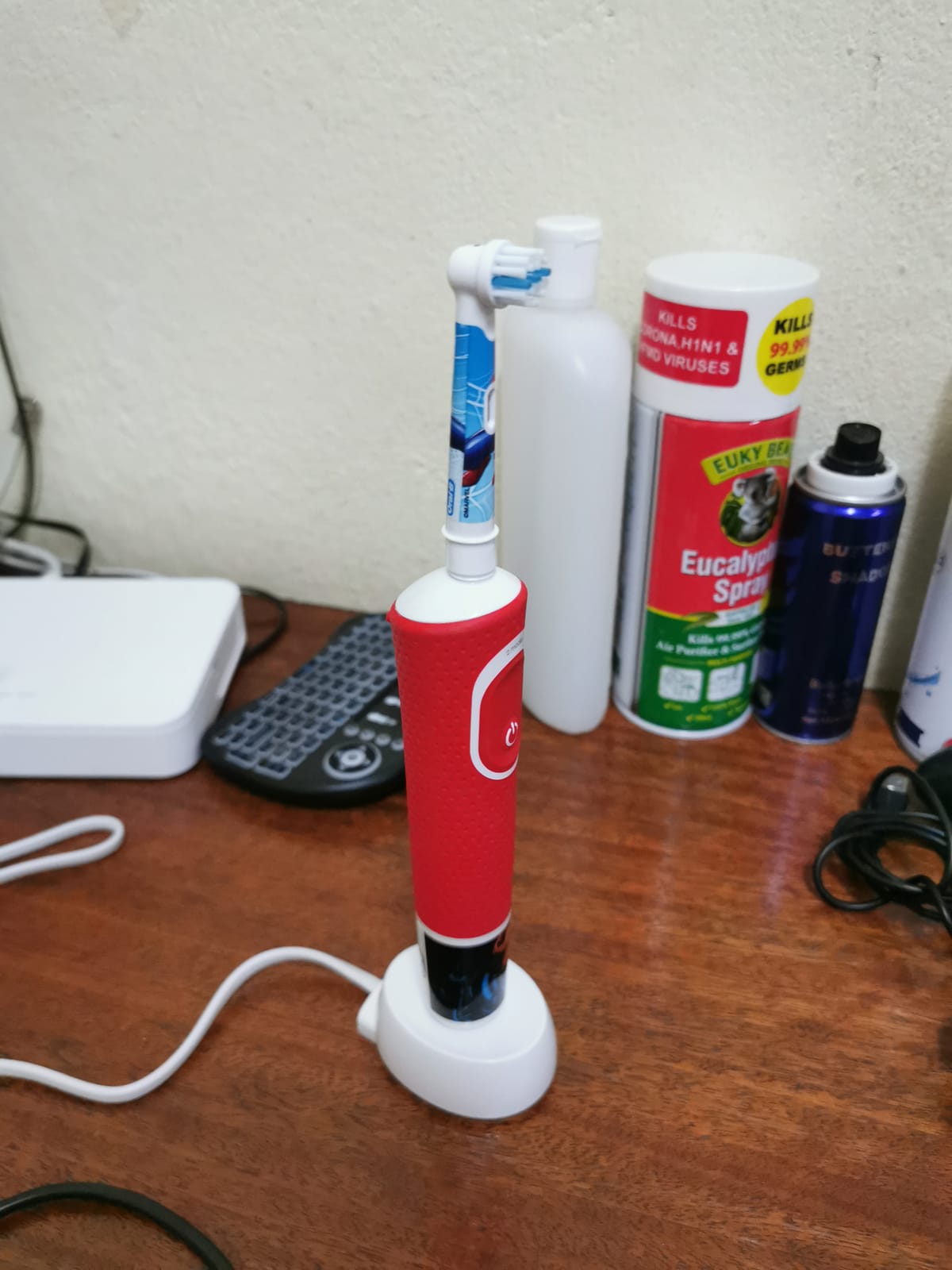 Oral-B Kids Electric Toothbrush Featuring Marvel's Spiderman, for Kids 3+ customer photo 2