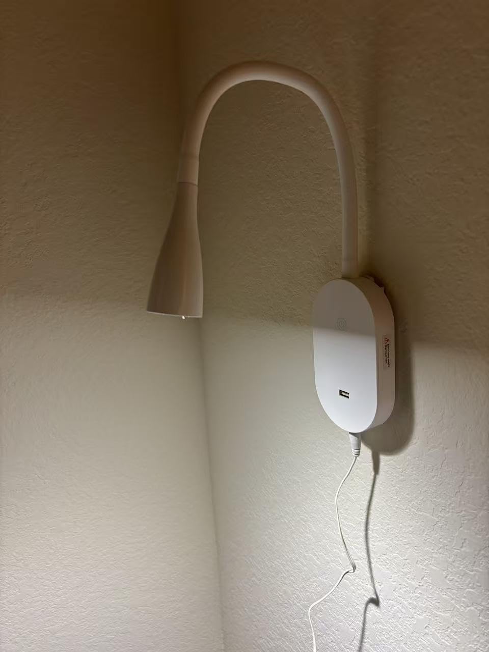 Wall Mount Reading Light, Focused Book Light for Reading in Bed, 5 Dimming, USB Output, 4 Hours Auto Off, Touch Control, Flexible Gooseneck Headboard Reading Lamp, Easy to Install White customer photo 2