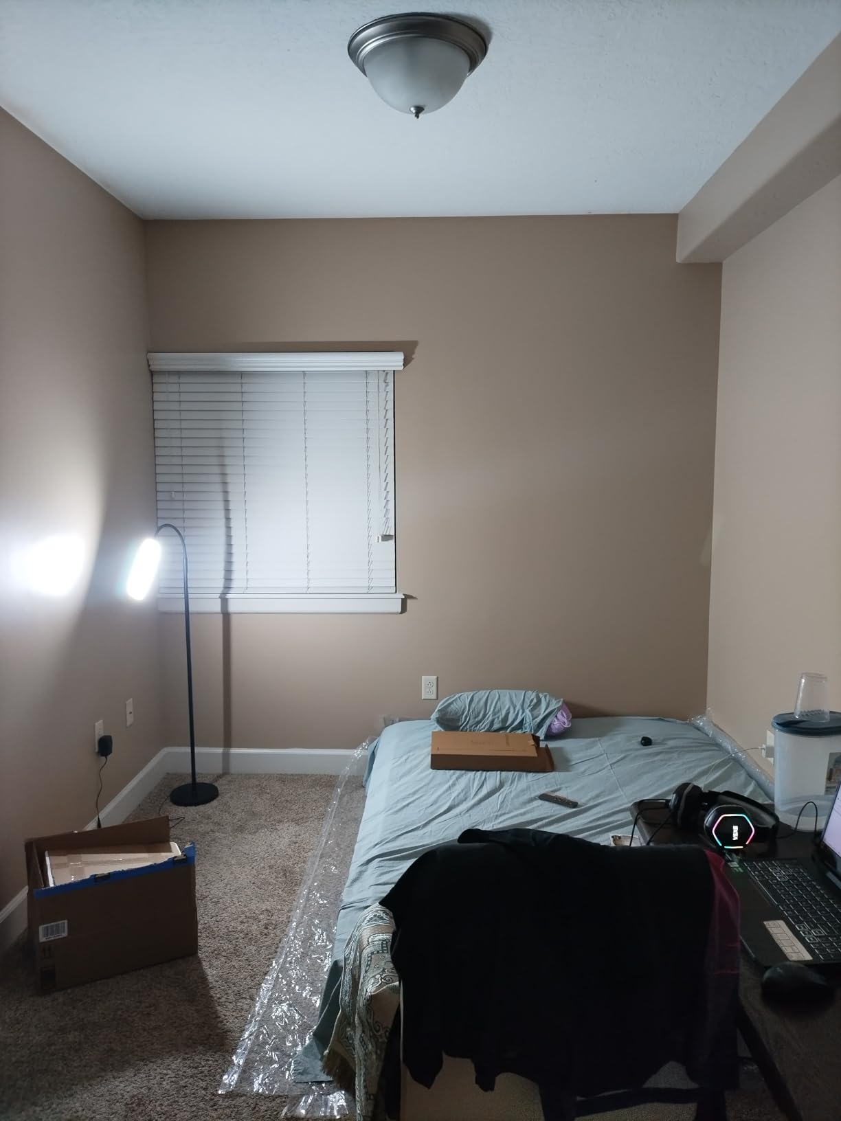Dimunt LED Floor Lamp, Stepless Adjustable 3000K-6000K Colors, Black customer photo 1