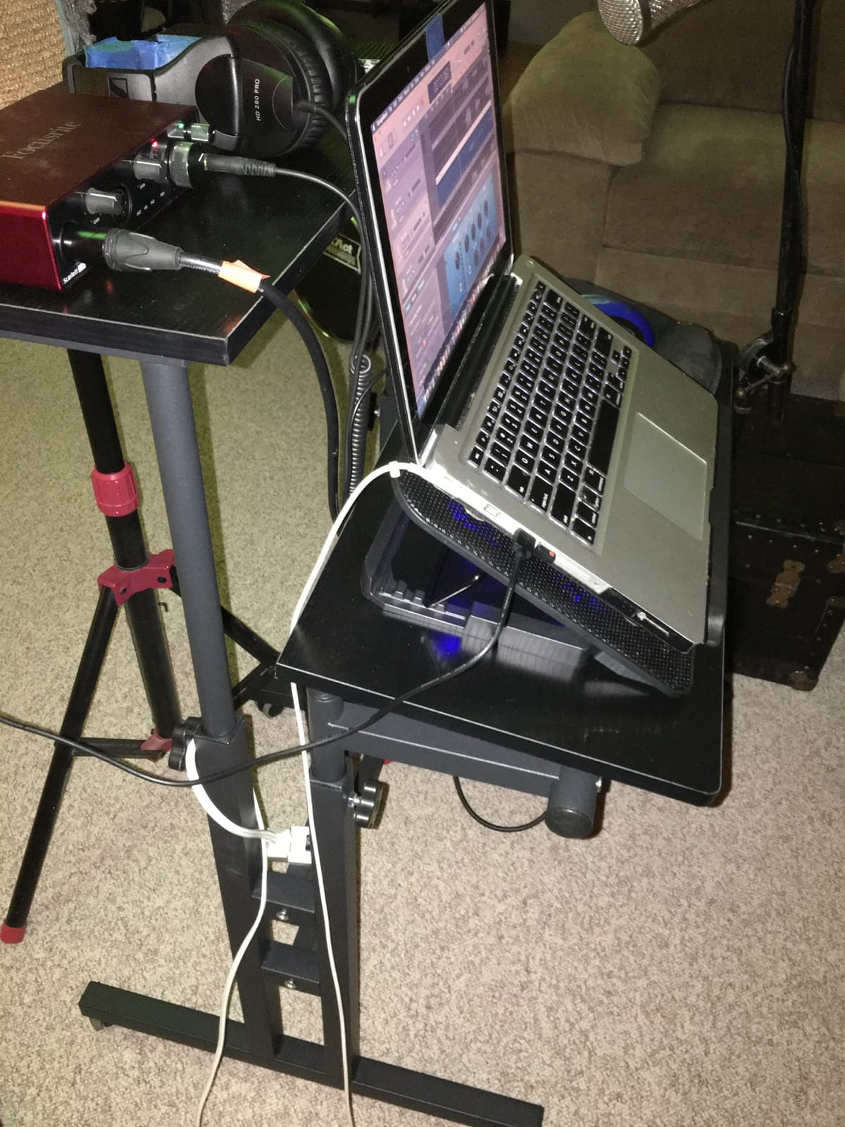 Hadulcet Small Standing Desk Adjustable Height, Mobile Stand Up Desk with Wheels, Portable Walking Pad Table Stand, Rolling Laptop Cart for Standing or Sitting, Black customer photo 2