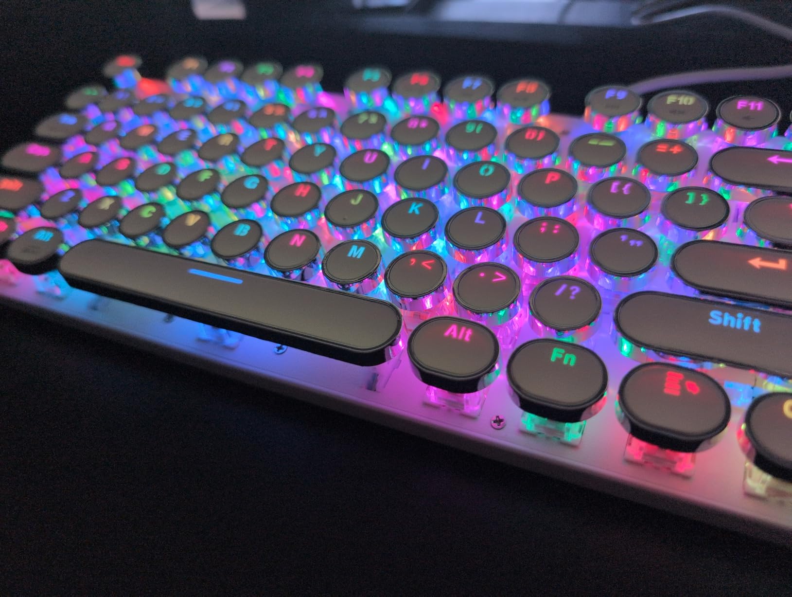YSCP Typewriter Style Mechanical Gaming Keyboard RGB Backlit Wired with Blue Switch Retro Round Keycap 104 Keys Keyboard (R-White) customer photo 2