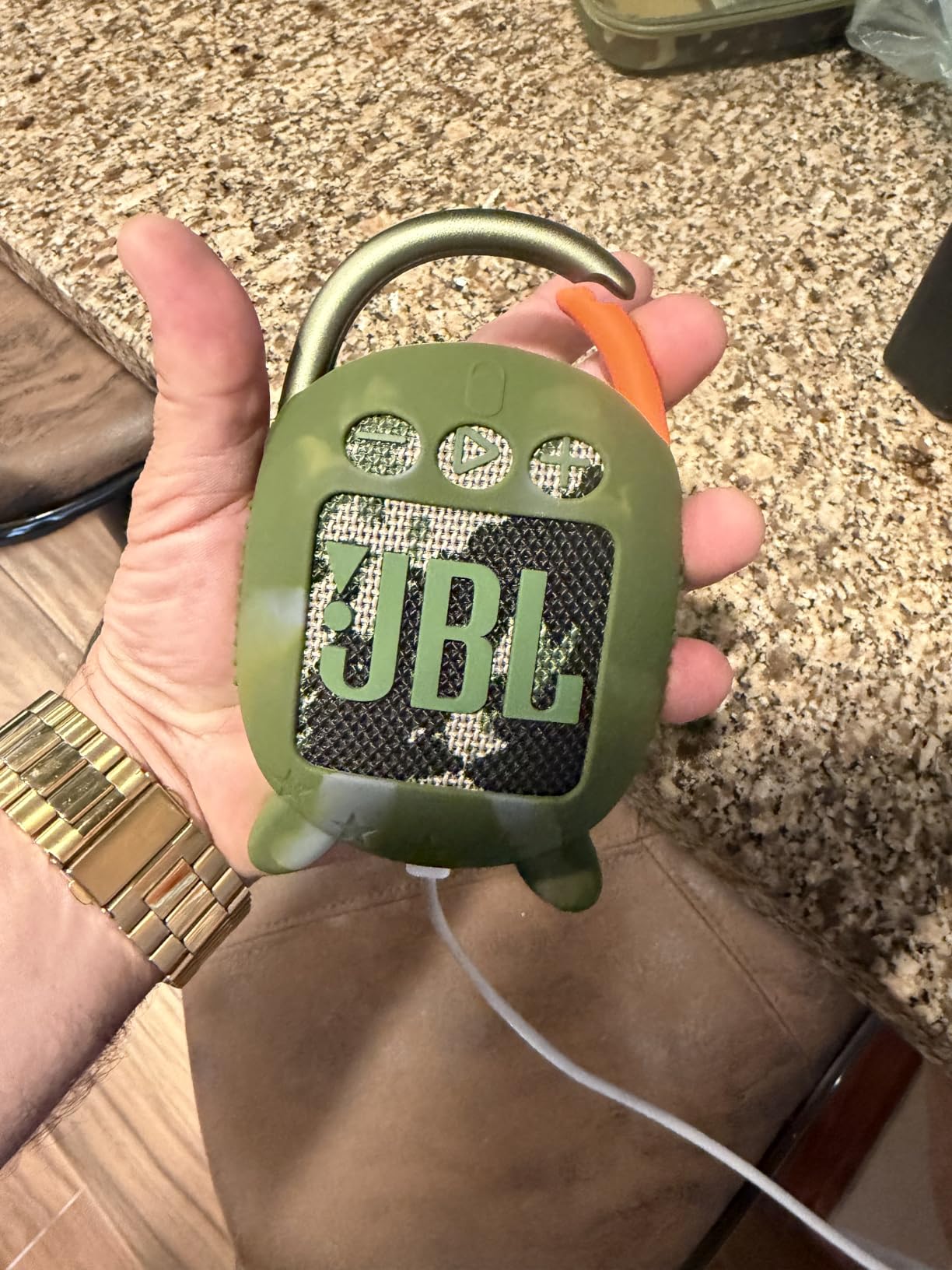 JBL Clip 4 - Portable Mini Bluetooth Speaker, big audio and punchy bass, integrated carabiner, IP67 waterproof and dustproof, 10 hours of playtime, speaker for home, outdoor and travel (Blue) customer photo 2
