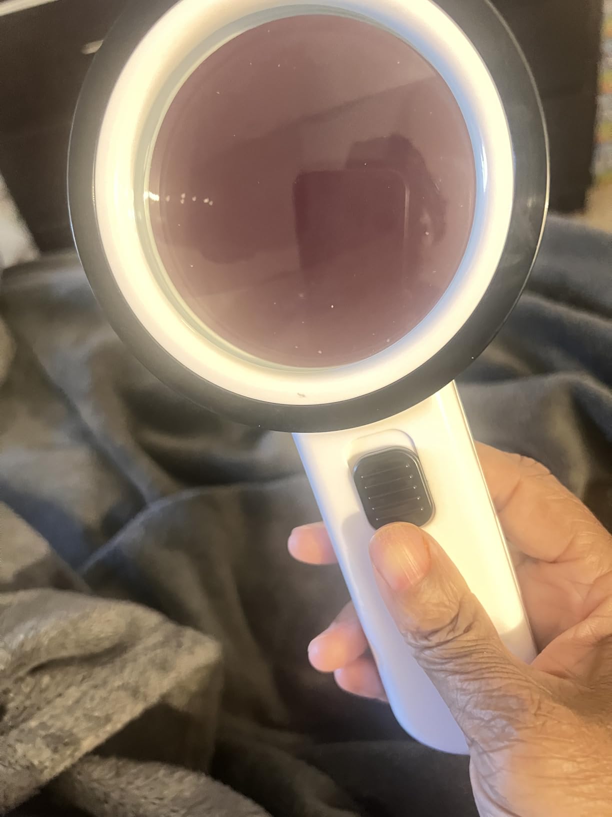 Nazano Magnifying Glass with 12 LED Lights for Senior Reading, 10X customer photo 2