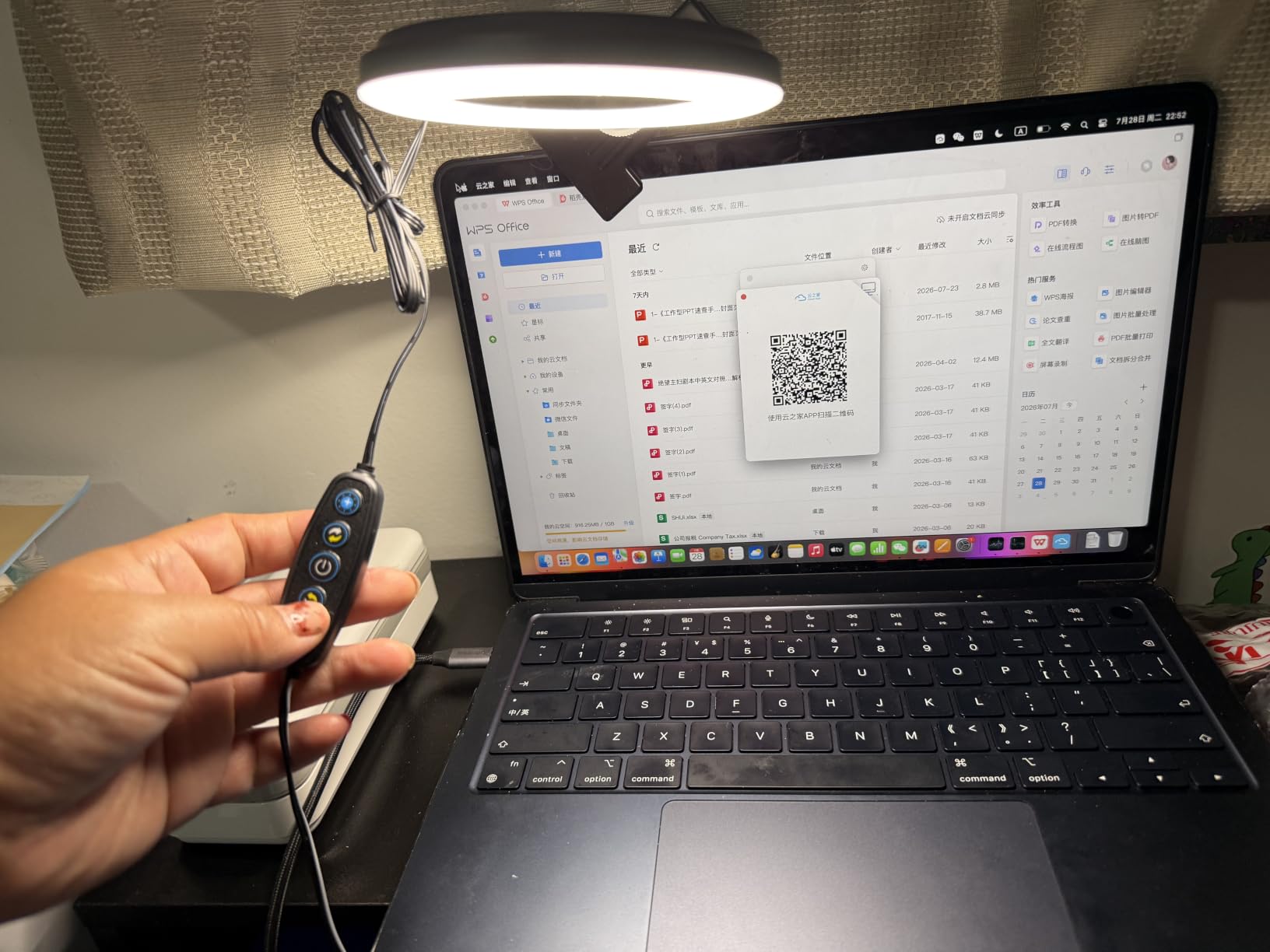 Video Conference Lighting Kit, Ring Light Clip on Laptop Monitor with 5 Dimmable Color & 5 Brightness Level for Webcam Lighting/Zoom Lighting/Remote Working/Self Broadcasting and Live Streaming, etc. customer photo 1